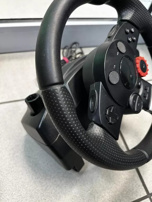 kierownica-logitech-driving-force-gt-pedaly-model-driving-force-gt