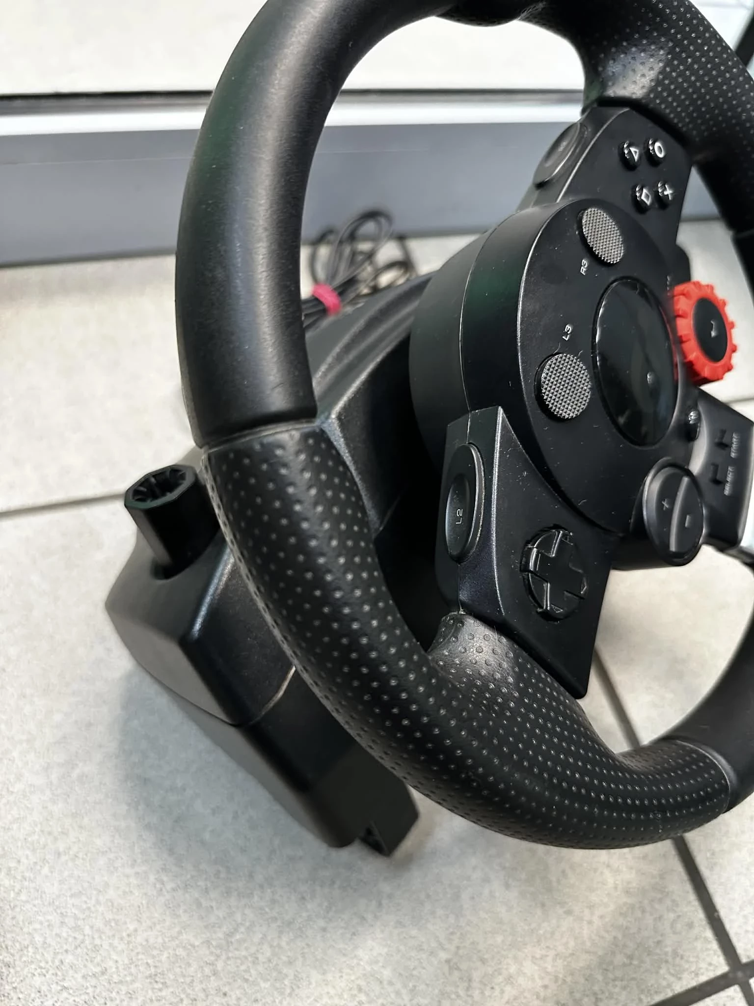 kierownica-logitech-driving-force-gt-pedaly-model-driving-force-gt