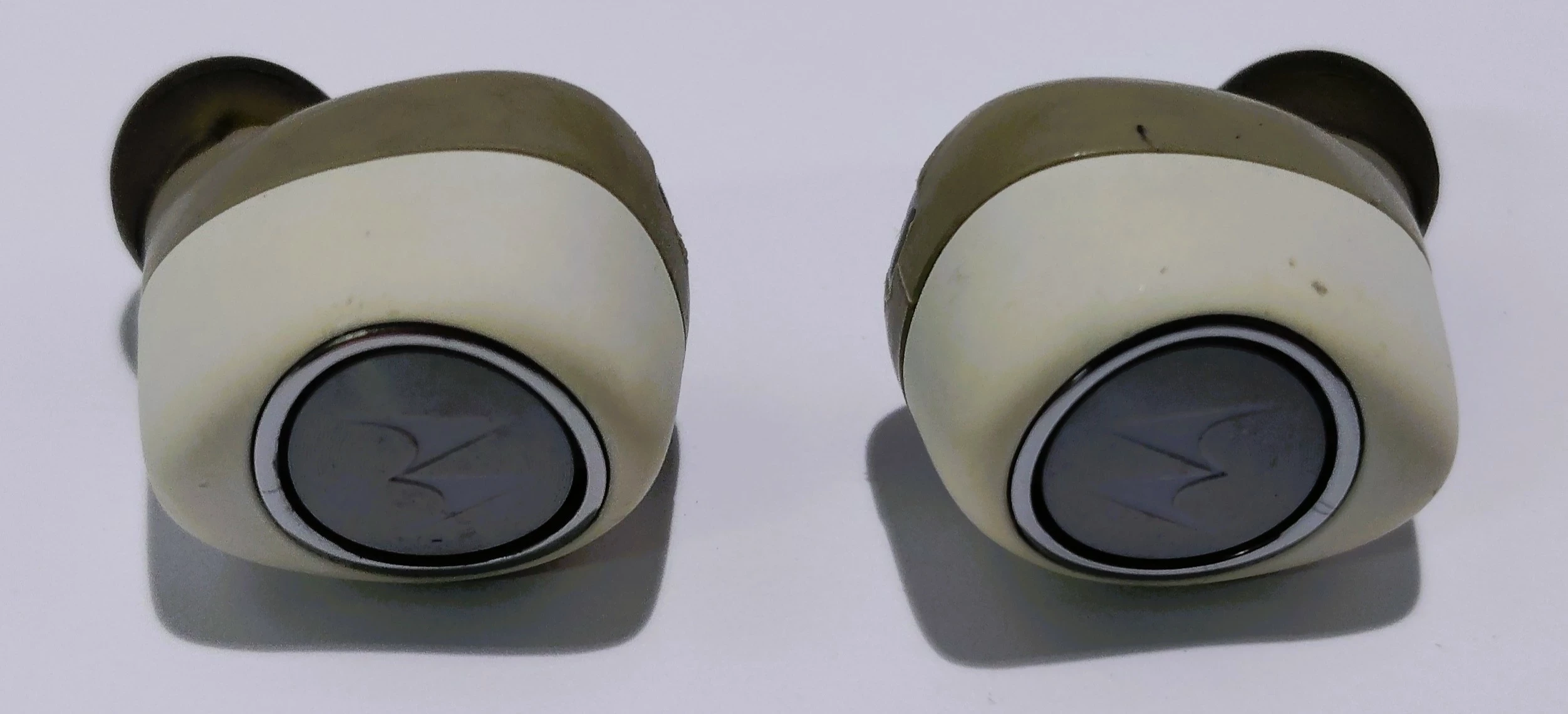 sluchawki-bezprzewodowe-dokanalowe-motorola-verveones-me-kolor-dominujacy-129357-2