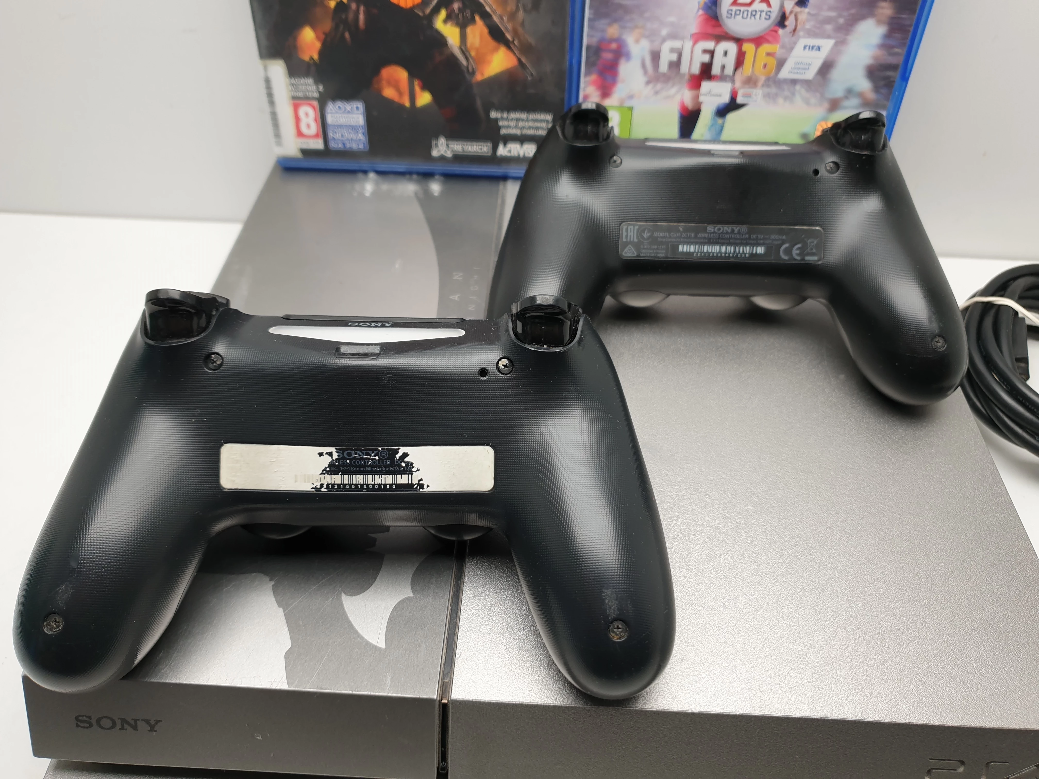 konsola-sony-playstation-ps4-batman-500gb-gra-fifa16-call-of-duty-iii-liczba-kontrolerow-w-zestawie-205994-225550