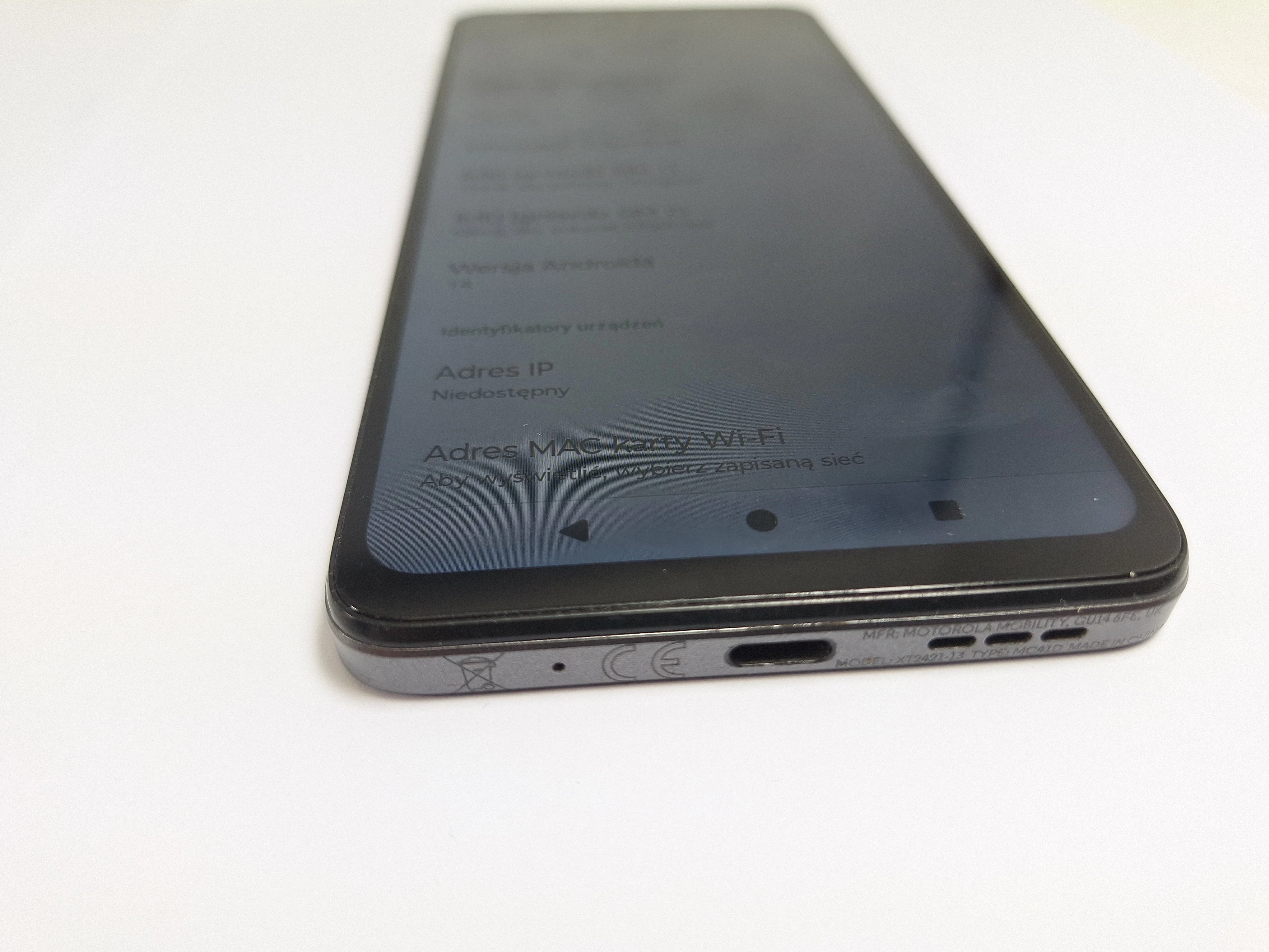 telefon-motorola-moto-e14-264gb-rysa-ekran-kod-producenta-pb3c0008pl