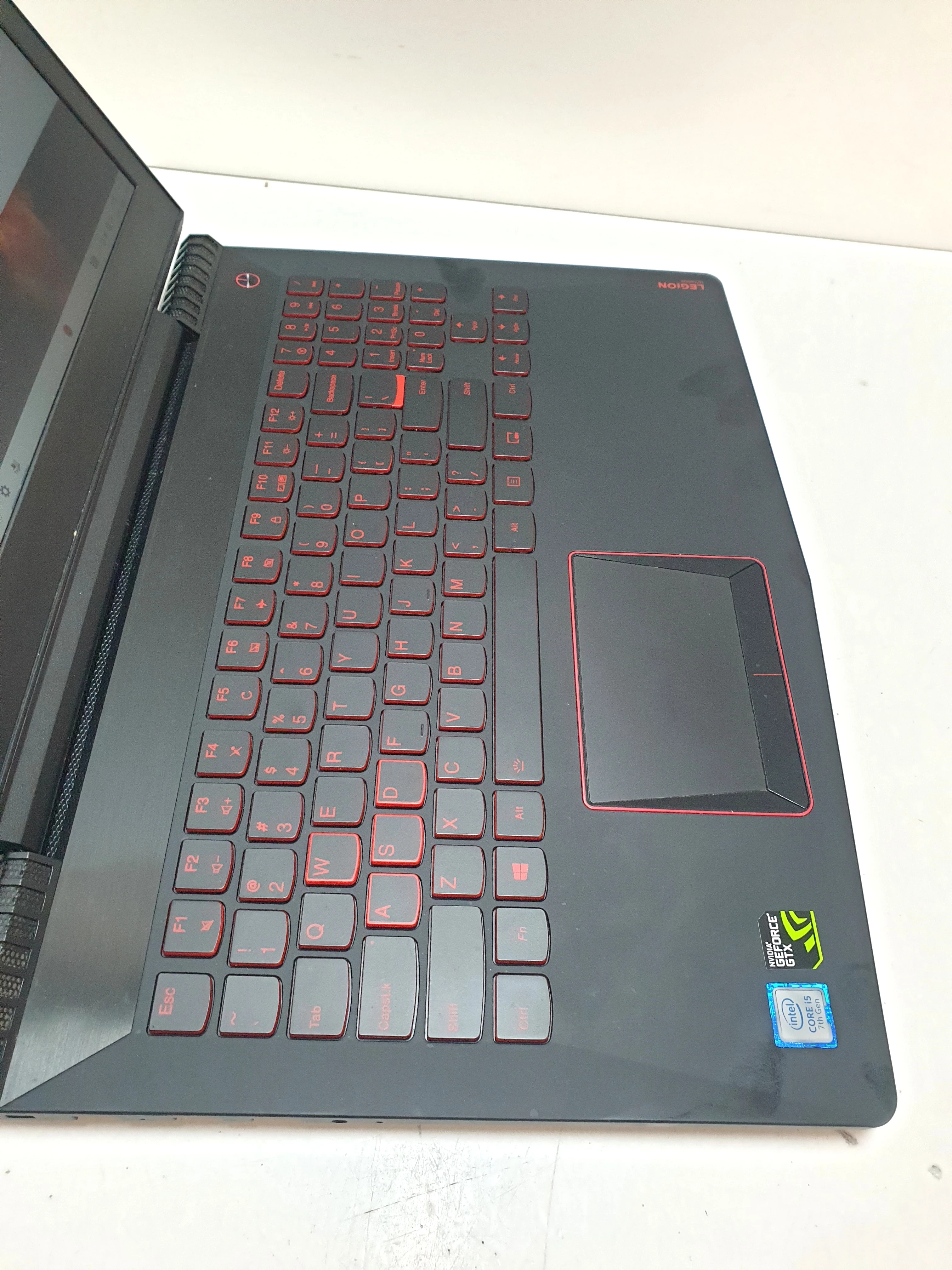 laptop-lenovo-legion-y520-i5-16-gb-przekatna-ekranu-1560