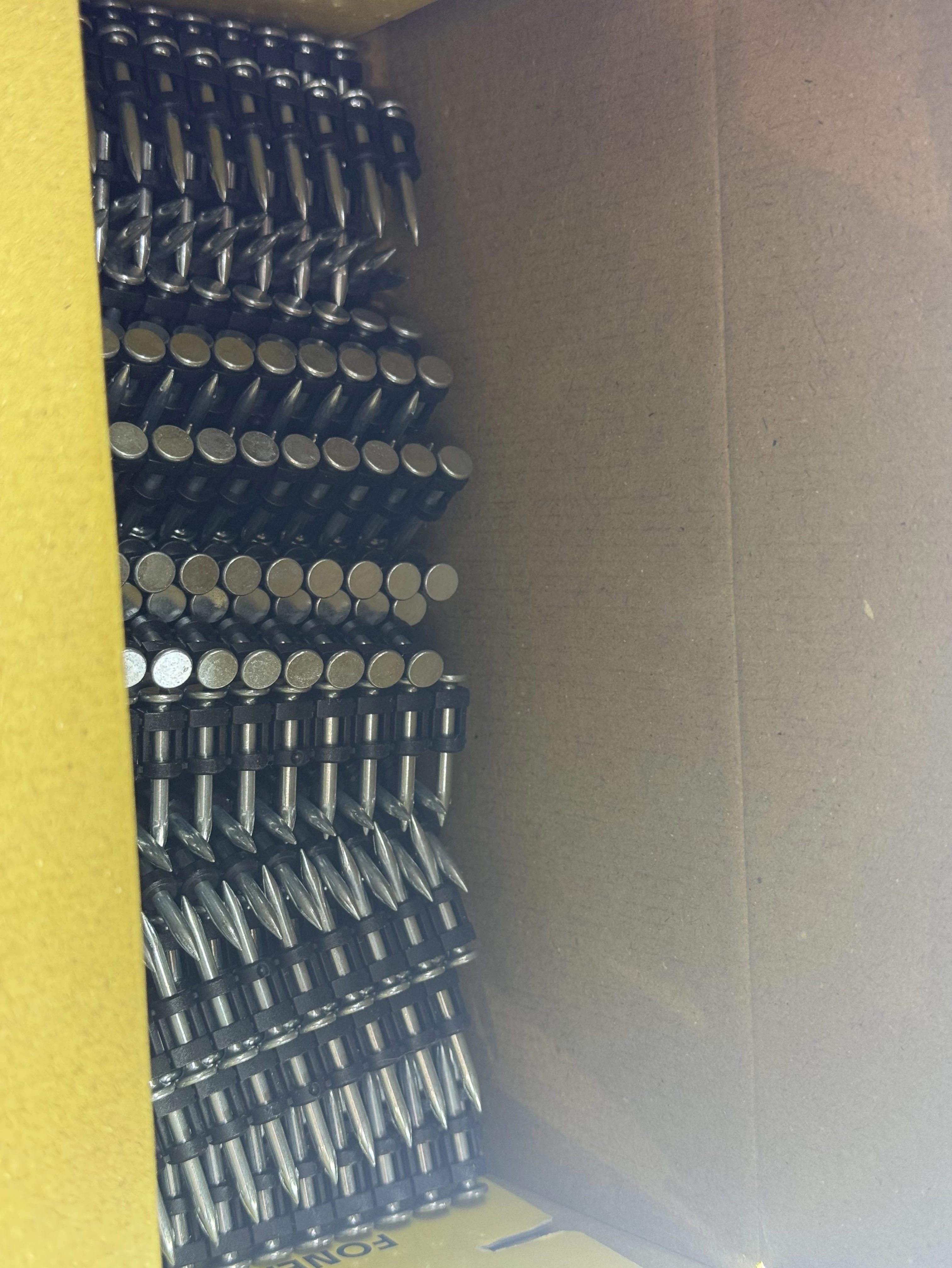 gwozdzie-celo-tka-26x25mm-100szt-do-betonu-pudelko-ean-842181455862-srednica-26