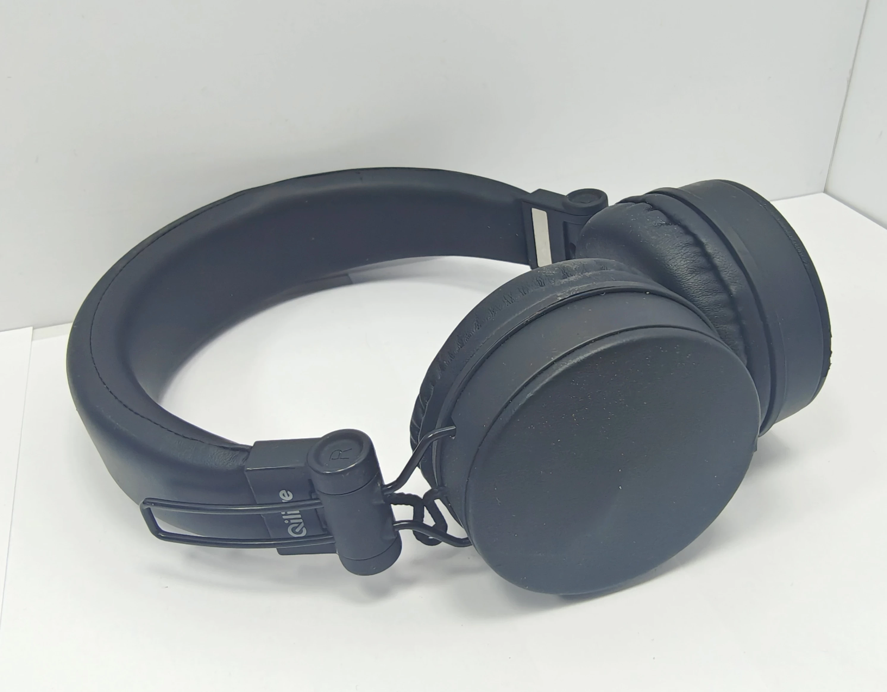 sluchawki-qilive-q-1513-nauszne-bluetooth-czarne-ean-gtin-3245676703085