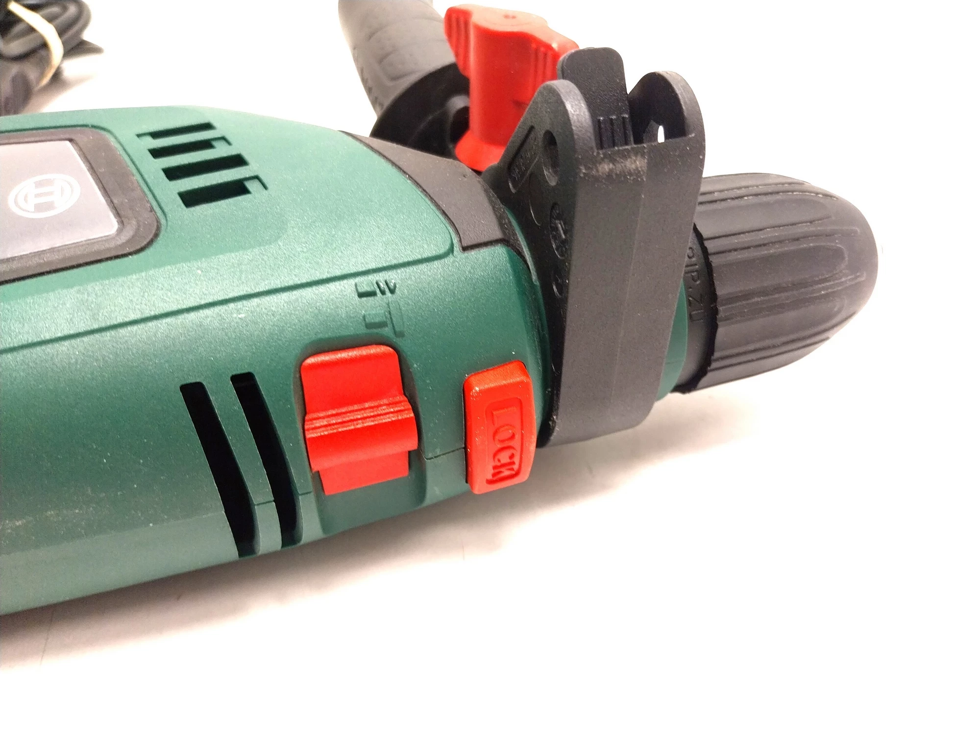 wiertarka-bosch-universal-impact-700-uchwyt-boczny-liczba-biegow-128555-1