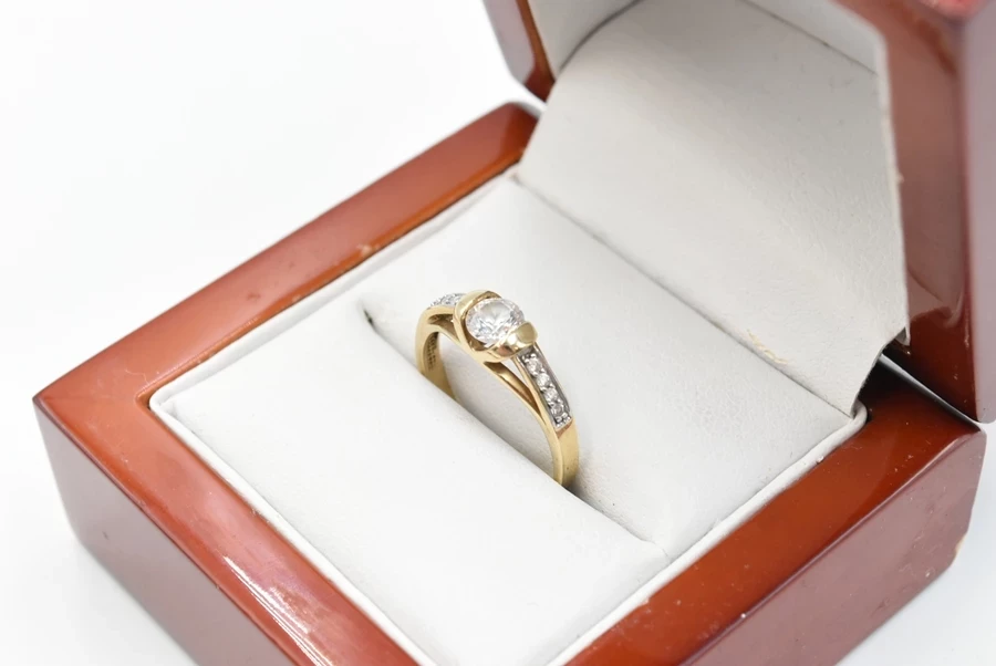 zloty-piesiconek-211g-333pr-r14-targowa-72-warszawa