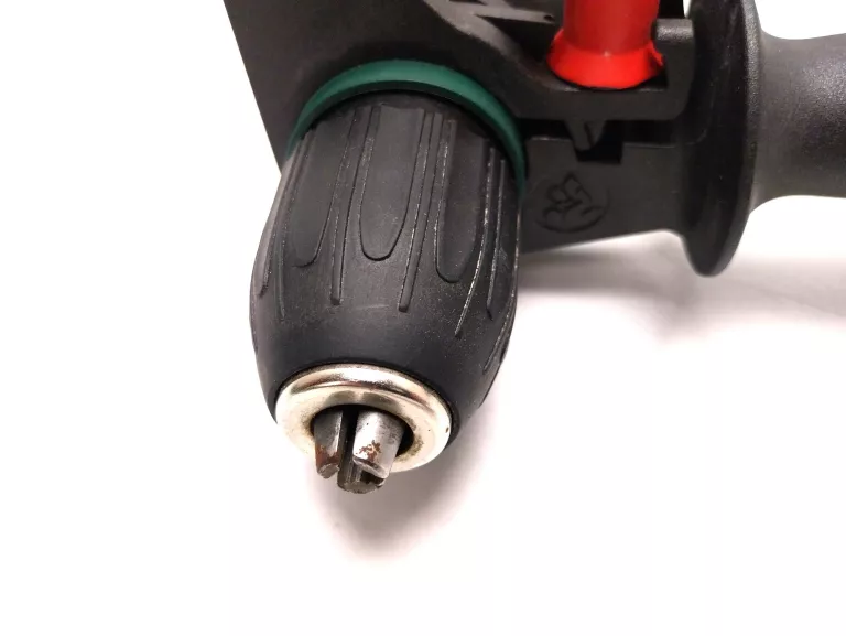 wiertarka-bosch-universal-impact-700-uchwyt-boczny-marka-248811-950093