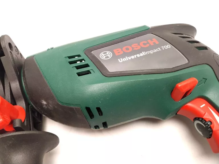 wiertarka-bosch-universal-impact-700-uchwyt-boczny-waga-wiertarki-17