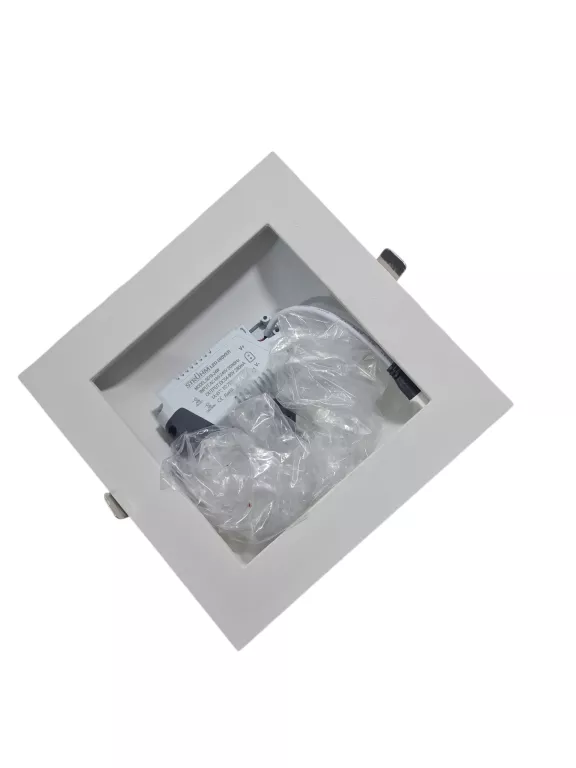 oprawa-sufitowa-wpuszczana-oswietleniowa-20w-zintegrowane-zrodlo-led-bialy-stan-11323-2