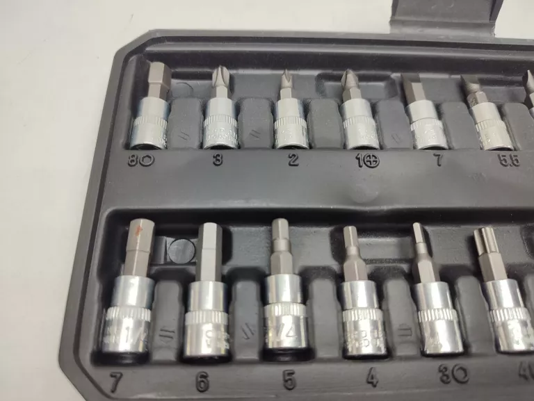 zestaw-kluczy-nasadowych-i-bitow-sigmatool-w-czarnej-walicze-kod-producenta-2462-5