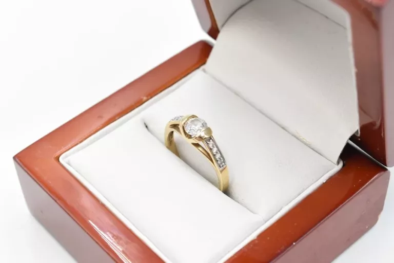 zloty-piesiconek-211g-333pr-r14-targowa-72-warszawa