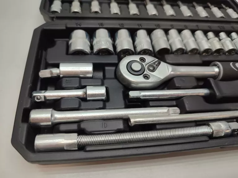 zestaw-kluczy-nasadowych-i-bitow-sigmatool-w-czarnej-walicze-stan-11323-2