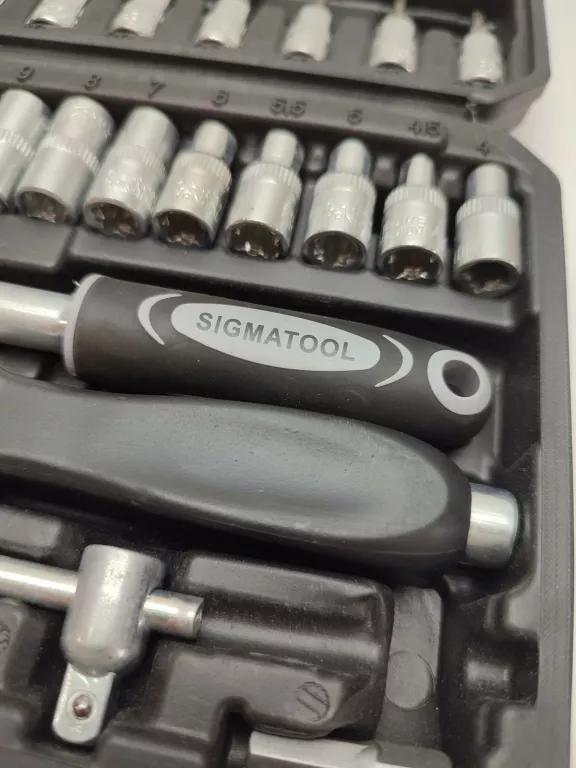 zestaw-kluczy-nasadowych-i-bitow-sigmatool-w-czarnej-walicze-ean-gtin-5905101348790