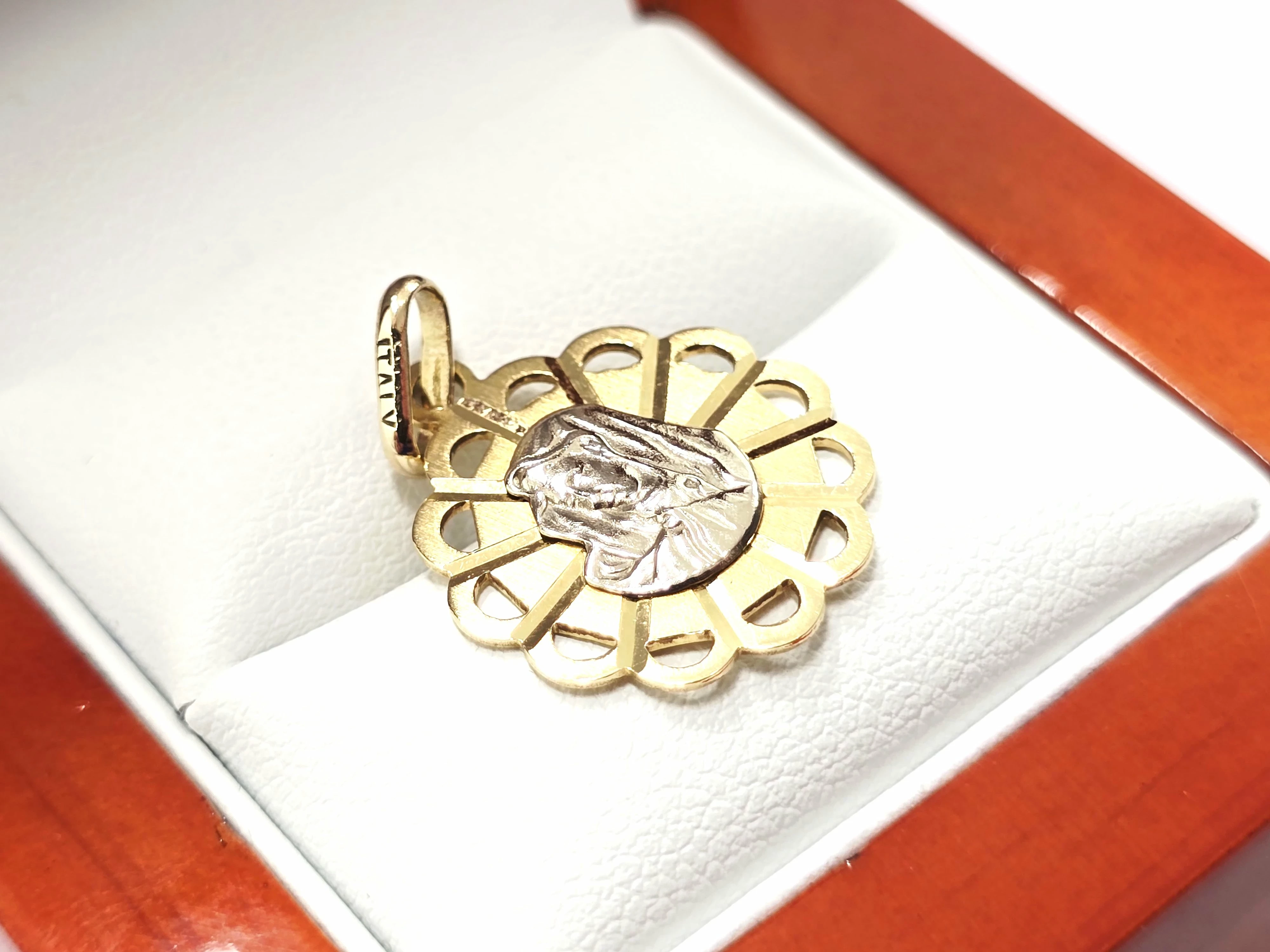 zlota-zawieszka-matka-boska-pr585-238g-aleje-jerozolimskie-33-warszawa-boonum