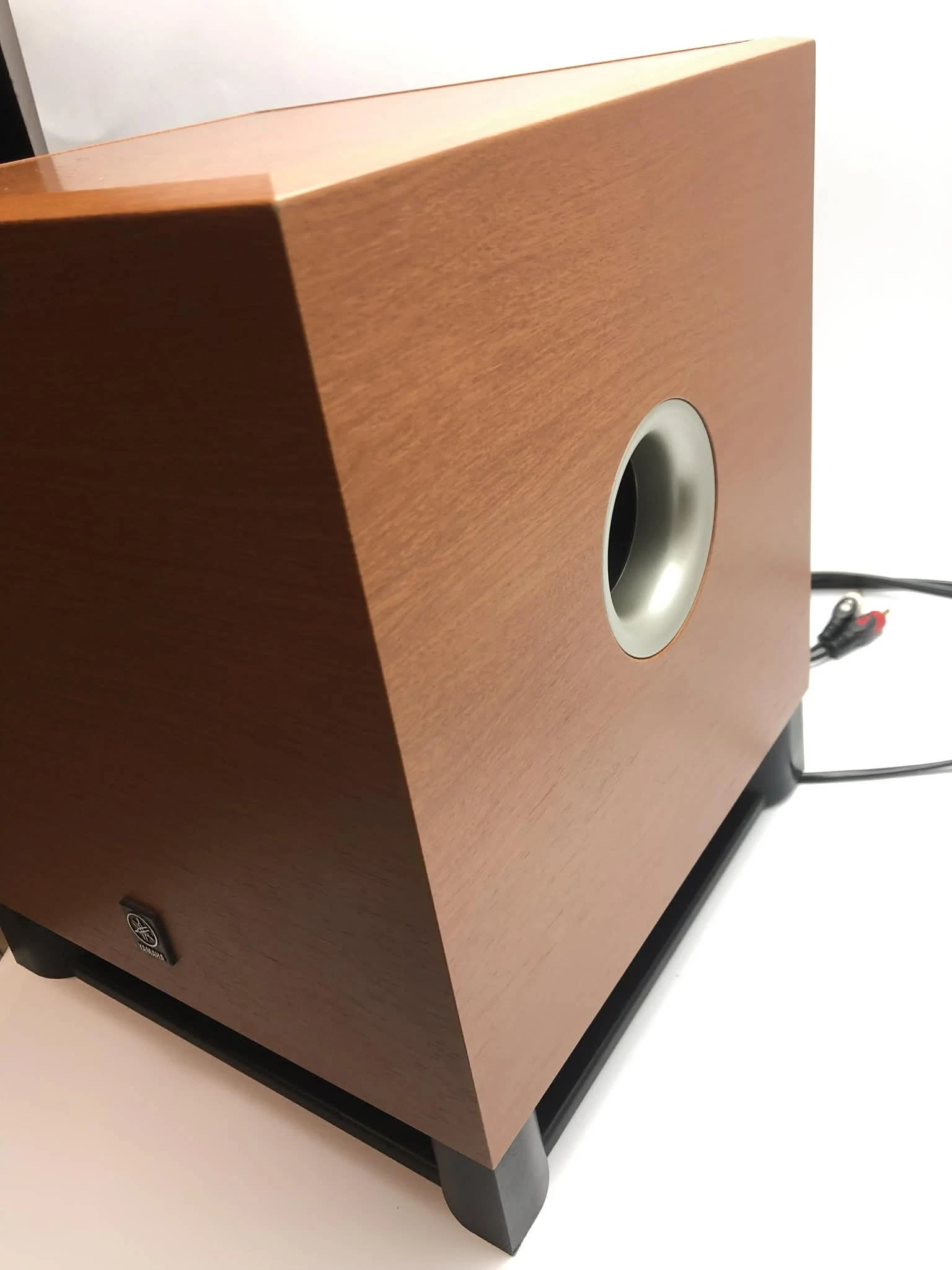 subwoofer-yamaha-yst-sw010-pasmo-przenoszenia-1
