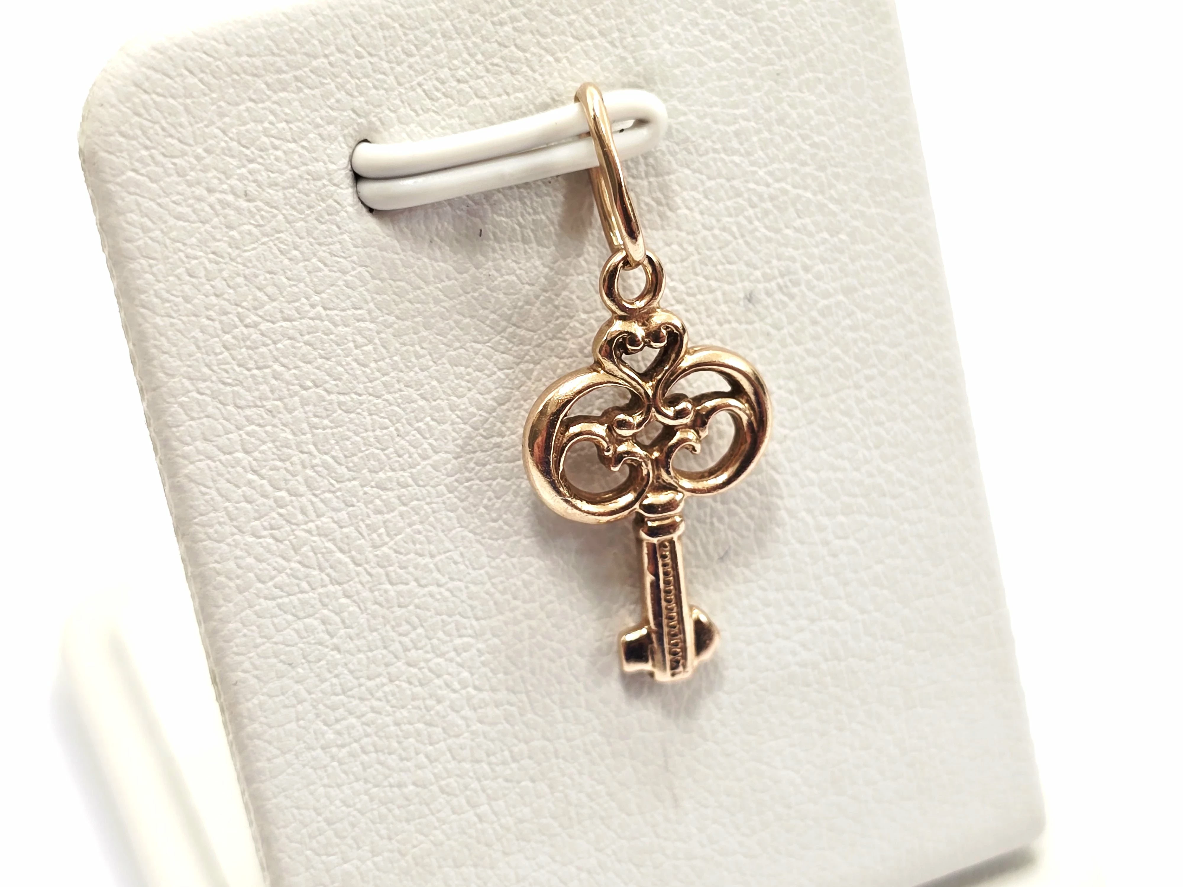 zlota-zawieszka-kluczyk-pr585-122g-motyw-129129-1781577