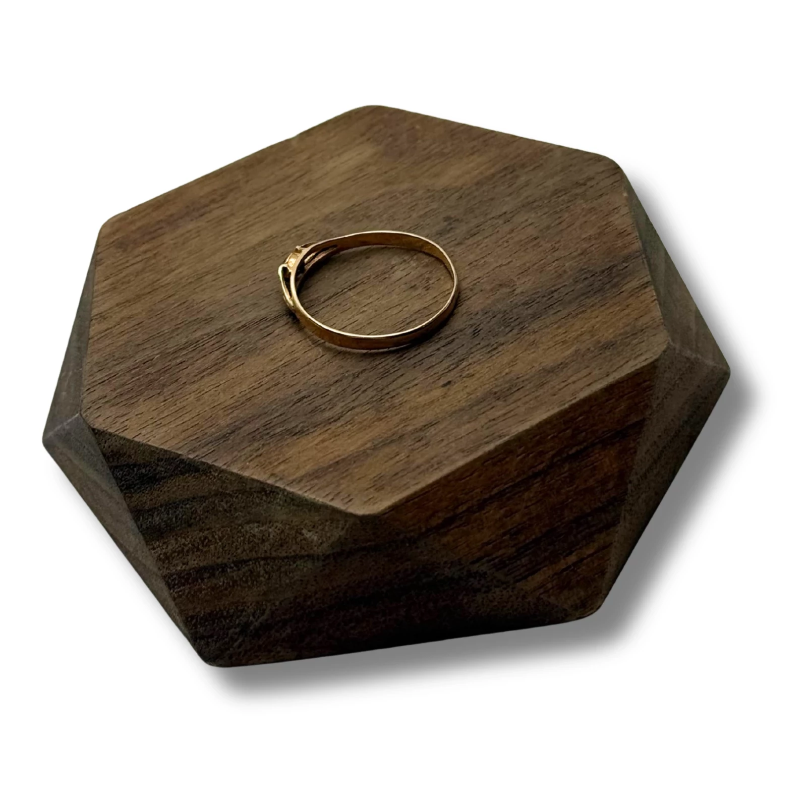 zloty-pierscionek-proba-585-rozmiar-18-waga-112g-rozmiarsrednica-wew-mm-372-18