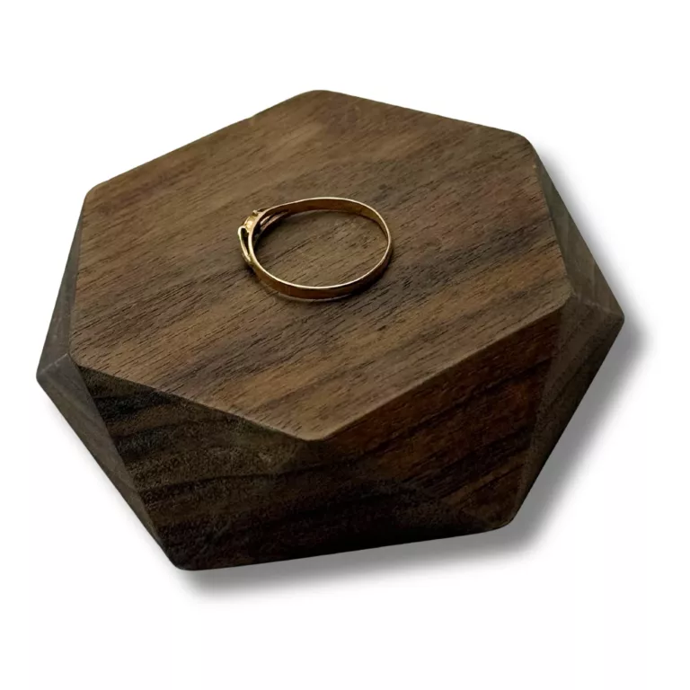 zloty-pierscionek-proba-585-rozmiar-18-waga-112g-rozmiarsrednica-wew-mm-372-18