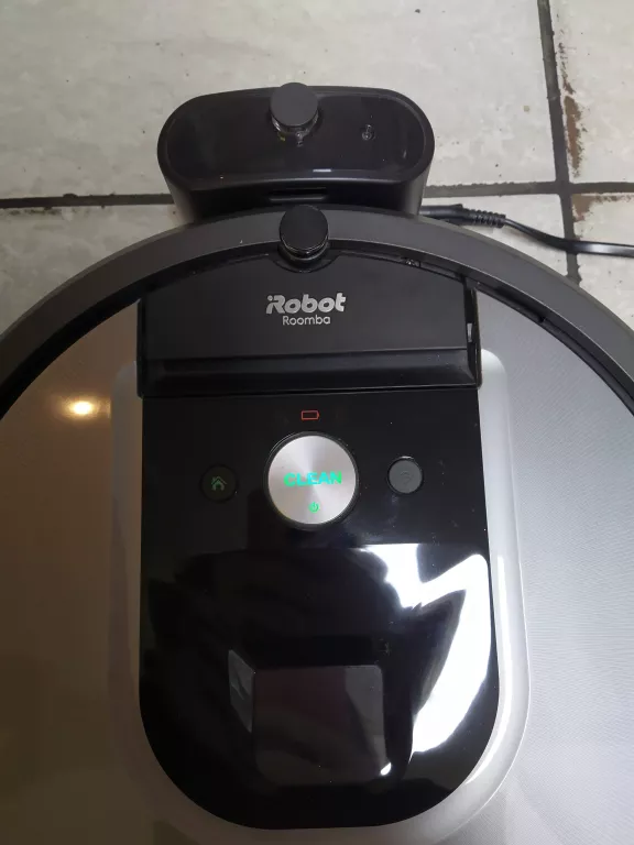 robot-sprzatajacy-irobot-roomba-i7-stan-11323-2