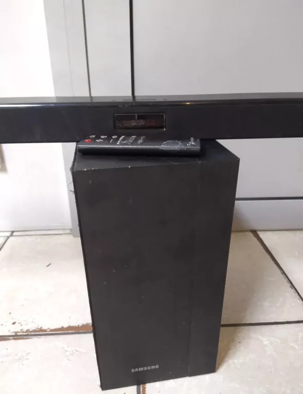 soundbar-samsung-hw-j450-okablowanie-pilot-moc-calkowita-300