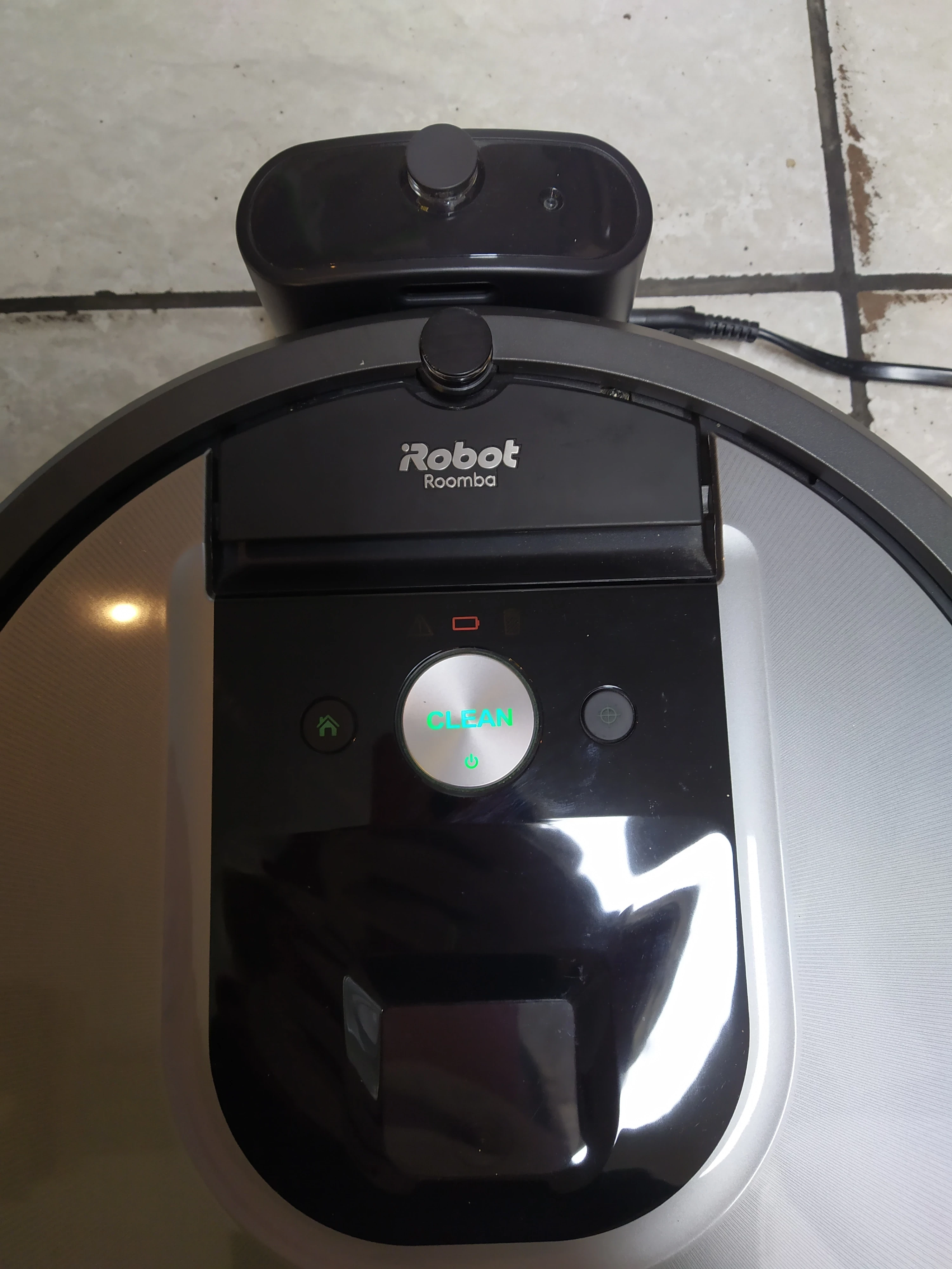 robot-sprzatajacy-irobot-roomba-i7-stan-11323-2