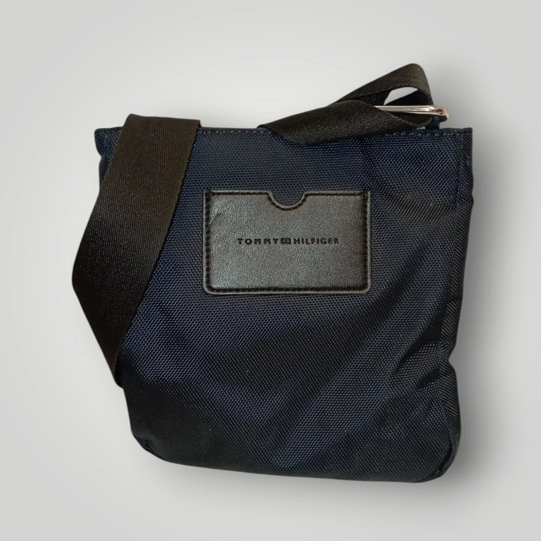 listonaszka-tommy-hilfiger-material-dominujacy-203885-218289