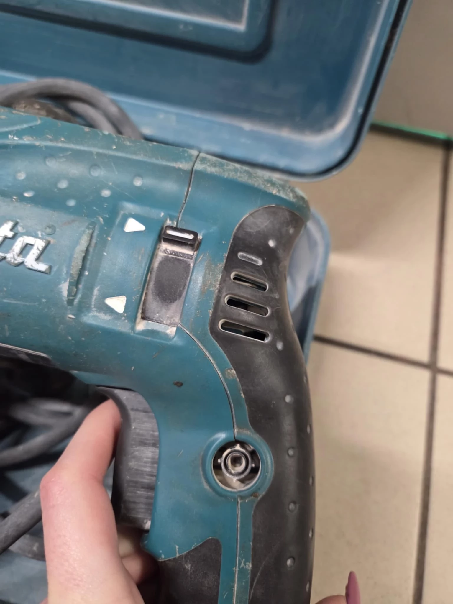 mlotowiertarka-makita-hr2470t-walizka-typ-uchwytu-128474-1