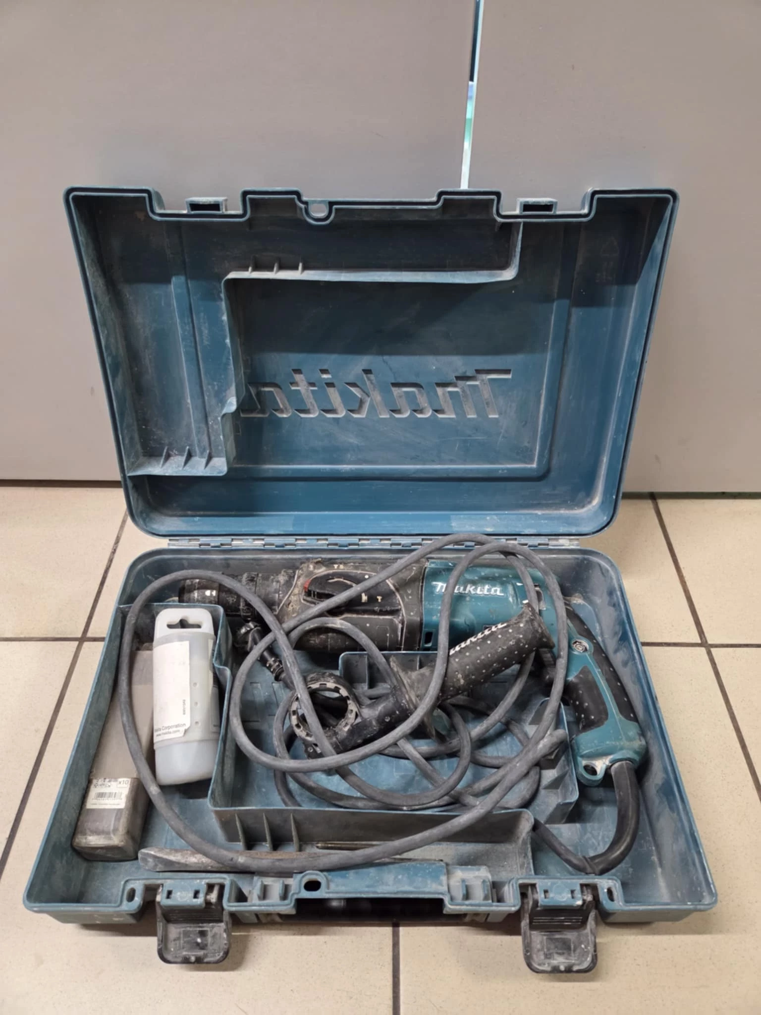 mlotowiertarka-makita-hr2470t-walizka-ean-gtin-3615613257320