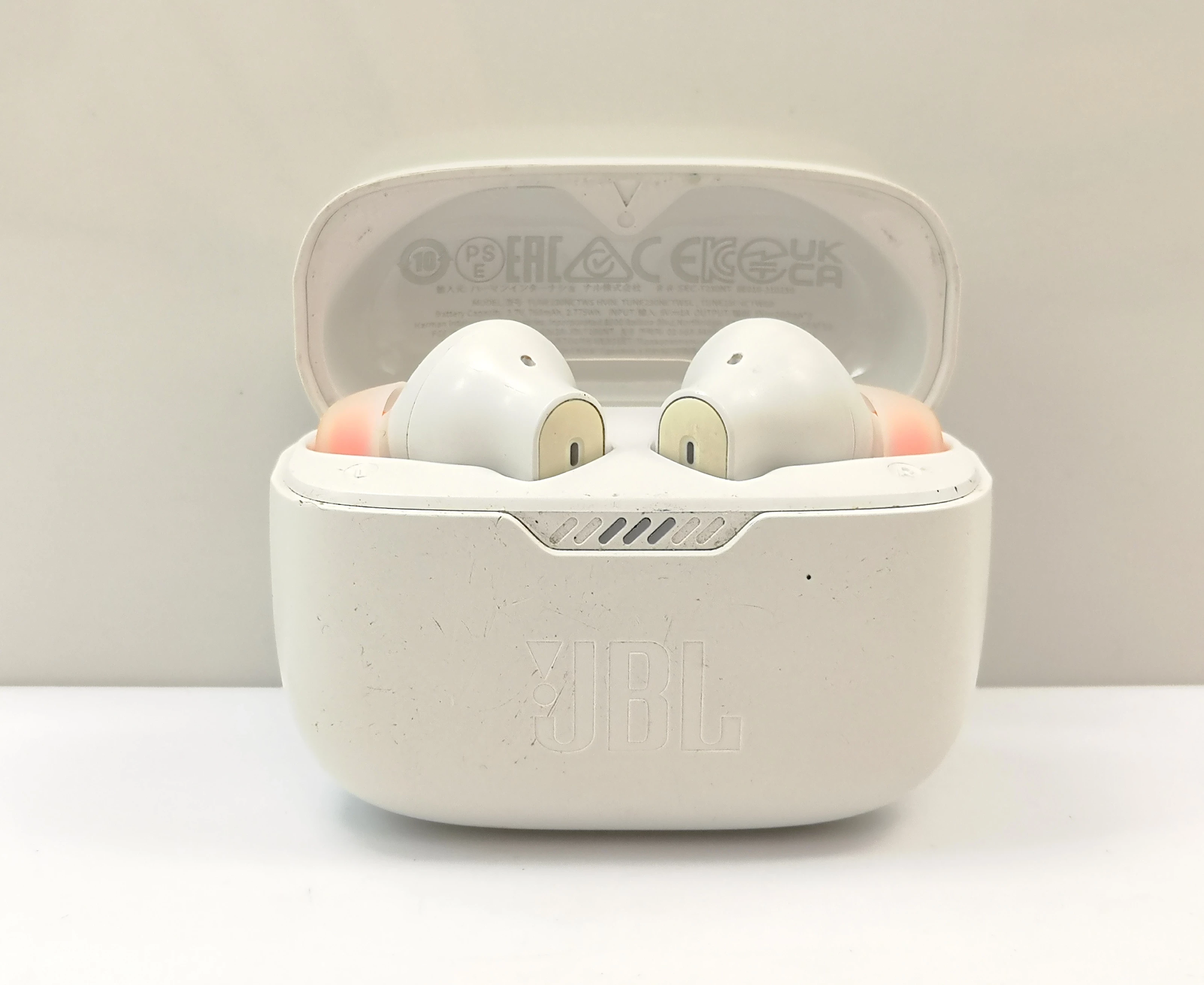 sluchawki-dokanalowe-jbl-tune-230nc-tws-anc-bialy-opis-28-czerwca-313-poznan-ska-x