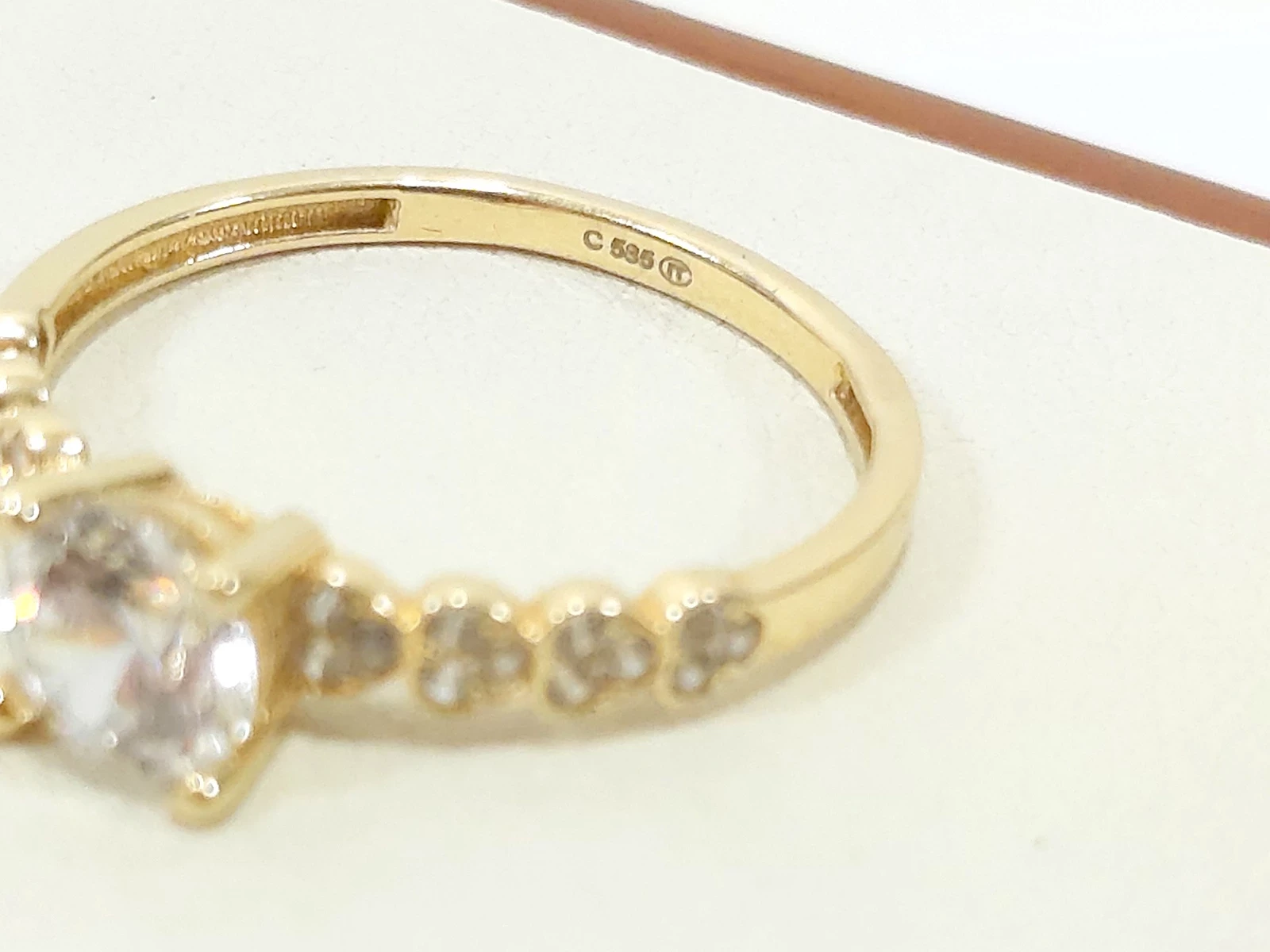 zdumiewajacy-zloty-pierscionek-proby-585-rozmiar-15-material-dominujacy-223721-131072