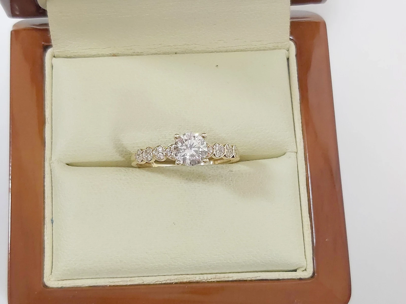 zdumiewajacy-zloty-pierscionek-proby-585-rozmiar-15-mickiewicza-1-nidzica