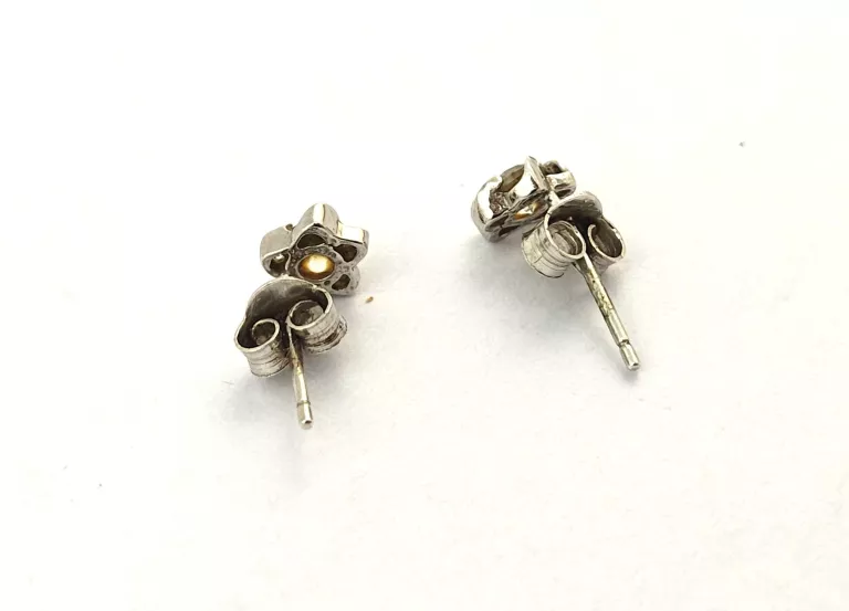 srebrne-kolczyki-drobne-cyrkonia-kwiatek-925-087g-rodzaj-zapiecia-2207-1