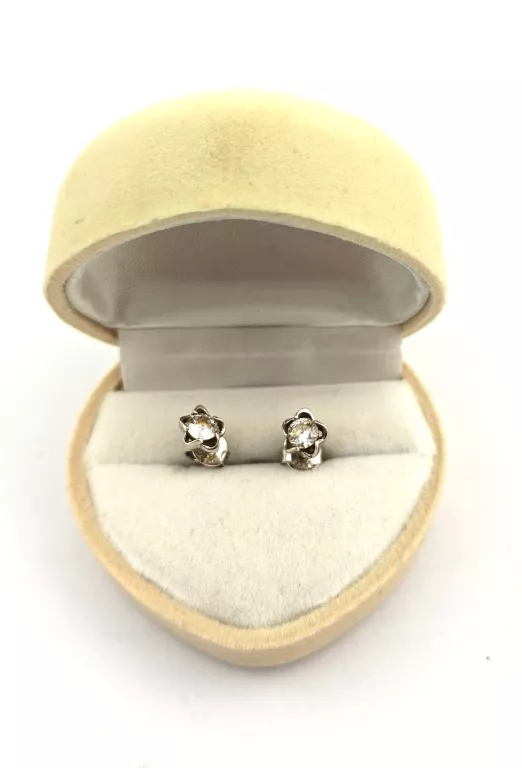 srebrne-kolczyki-drobne-cyrkonia-kwiatek-925-087g-ean-gtin-5905220413584