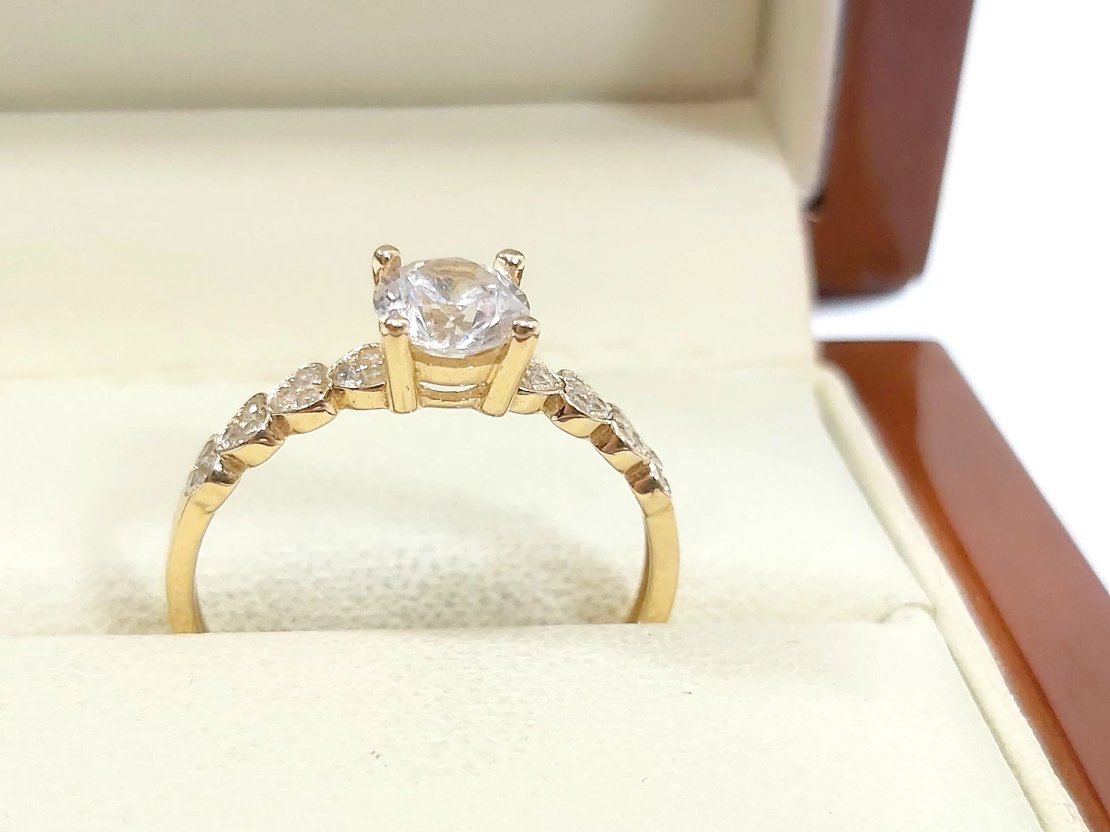 zdumiewajacy-zloty-pierscionek-proby-585-rozmiar-15-stan-11323-253806