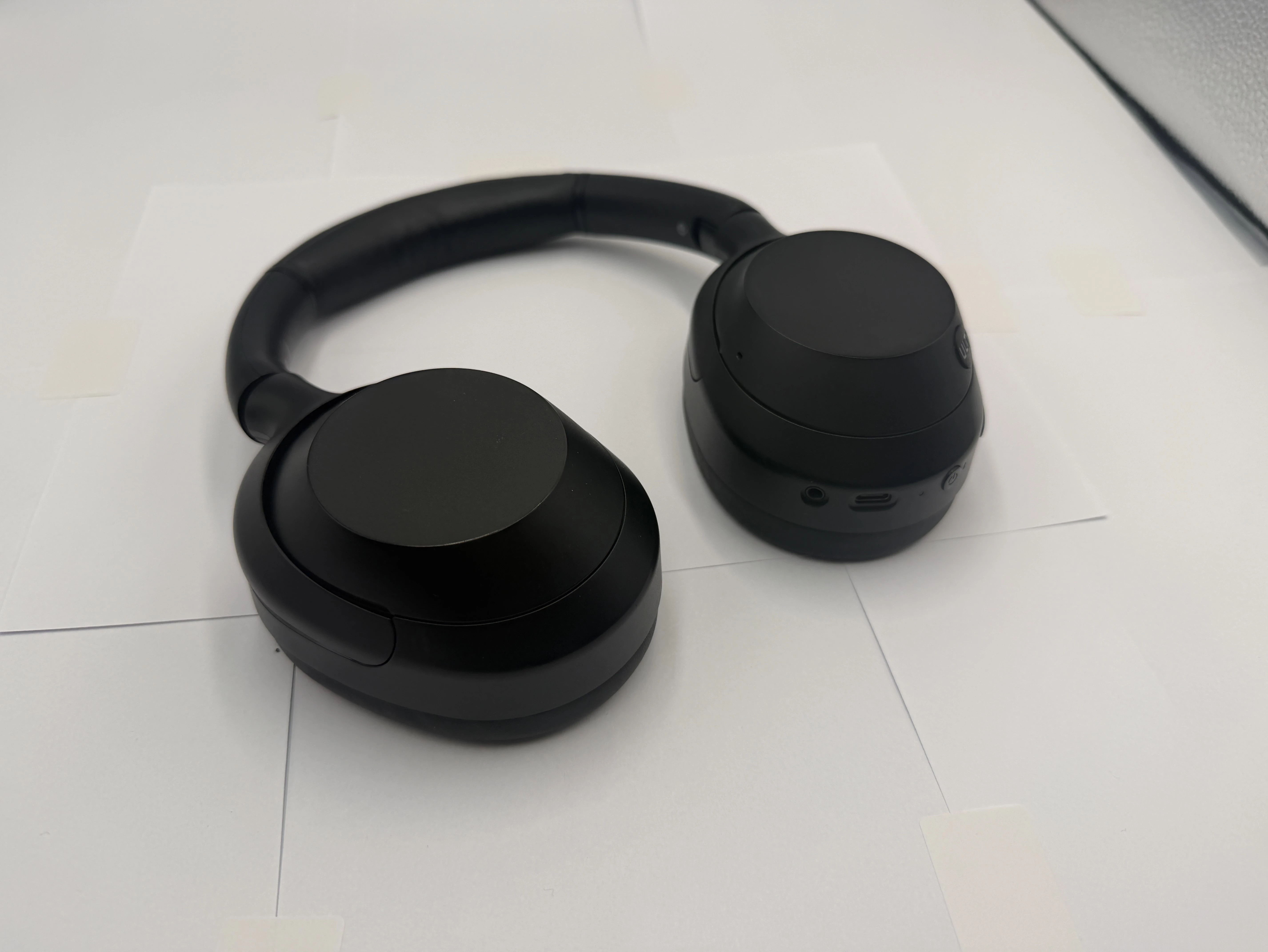 sluchawki-sony-wh-ult-wear-kolor-dominujacy-129357-3