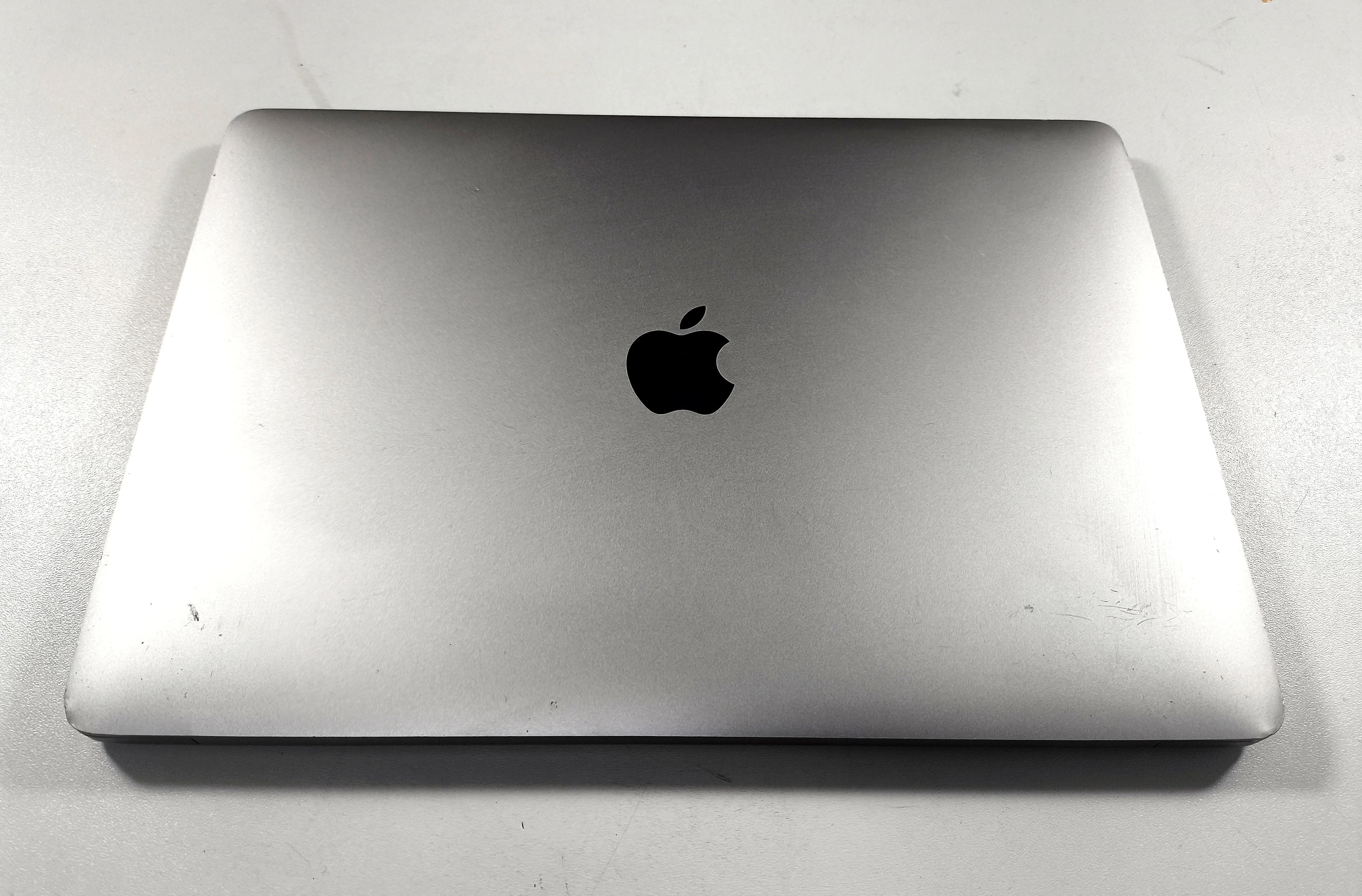 apple-macbook-pro-13-2020-m1-a2338-przekatna-ekranu-1330