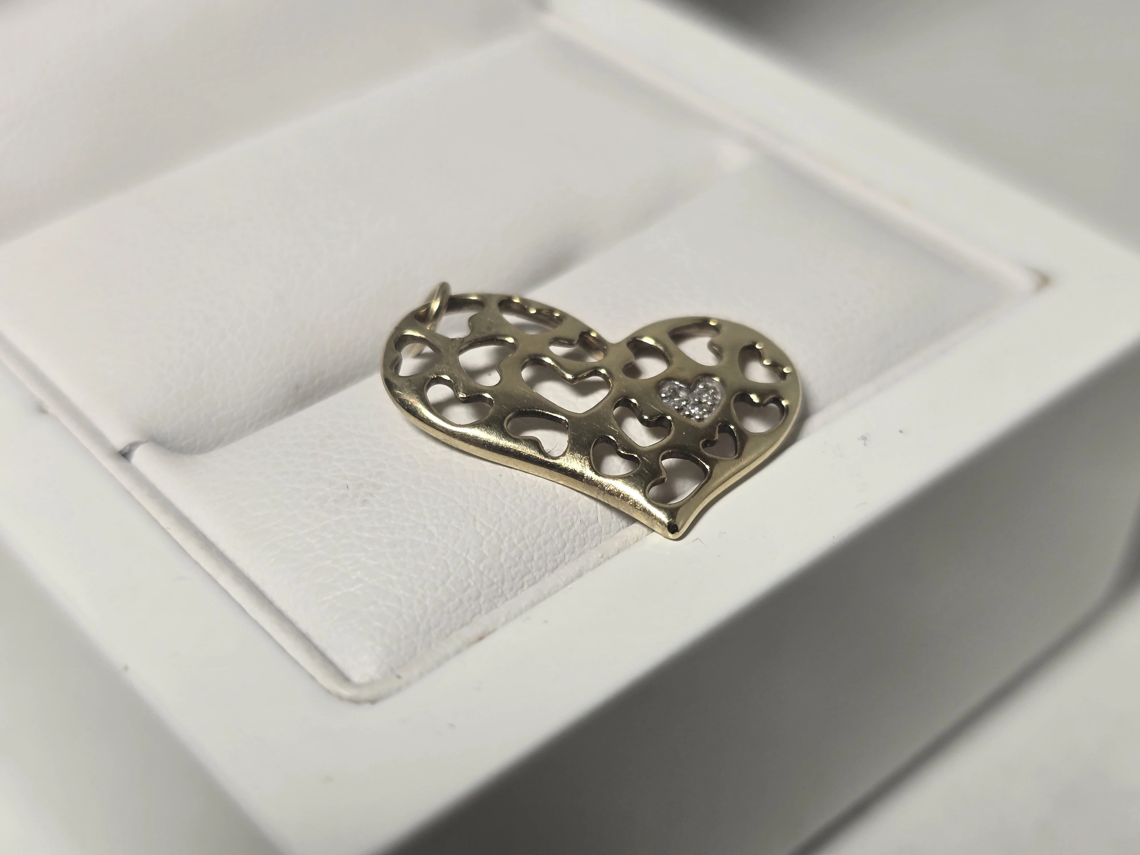 urocza-zlota-zawieszka-serduszka-111g-375-stan-11323-2