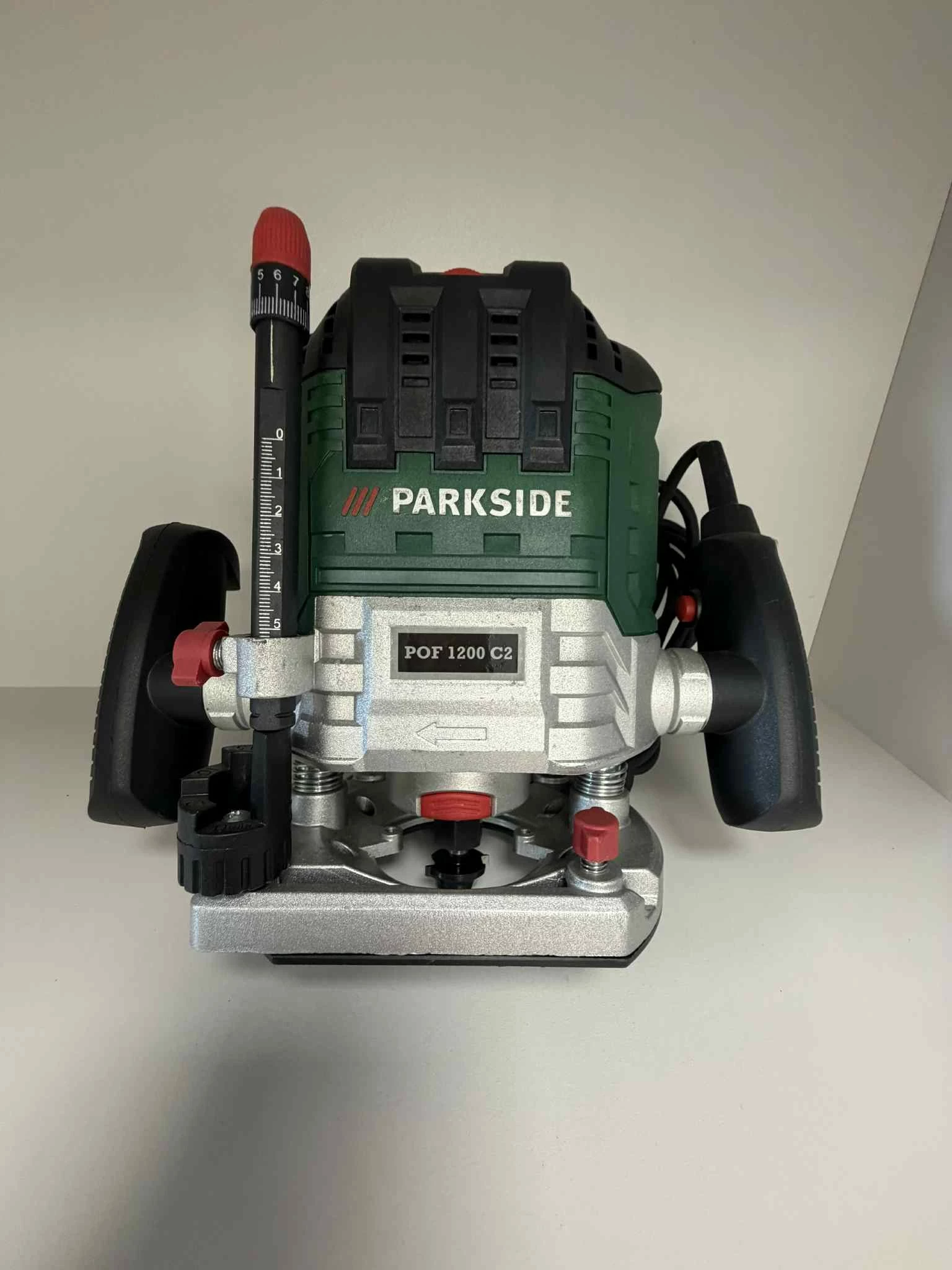 frezarka-gornowrzecionowa-parkside-pof-1200w-c2-seria-pow-1200-d3