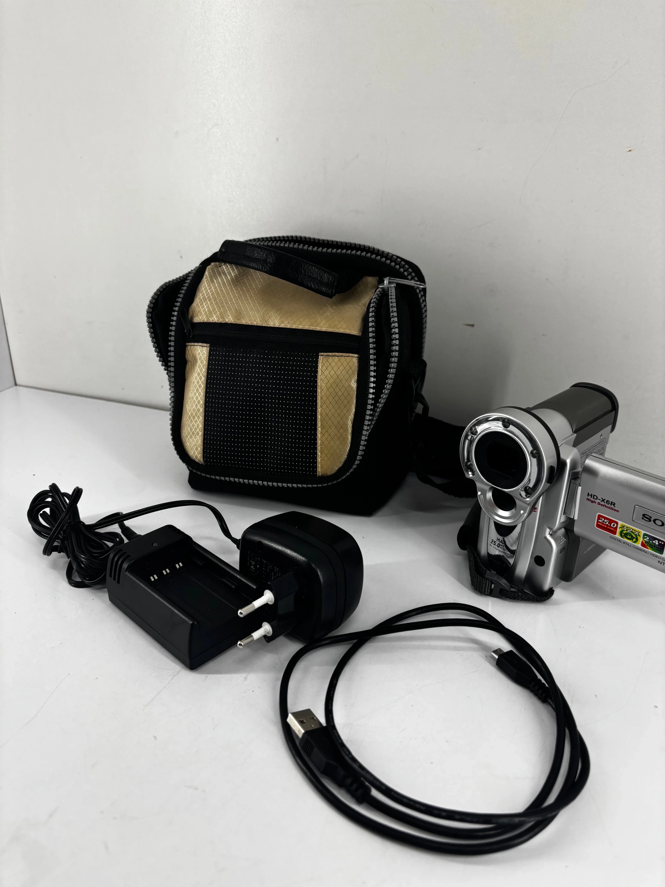 kamera-cyfrowa-sonyhd-x6r-zoom-optyczny-4000