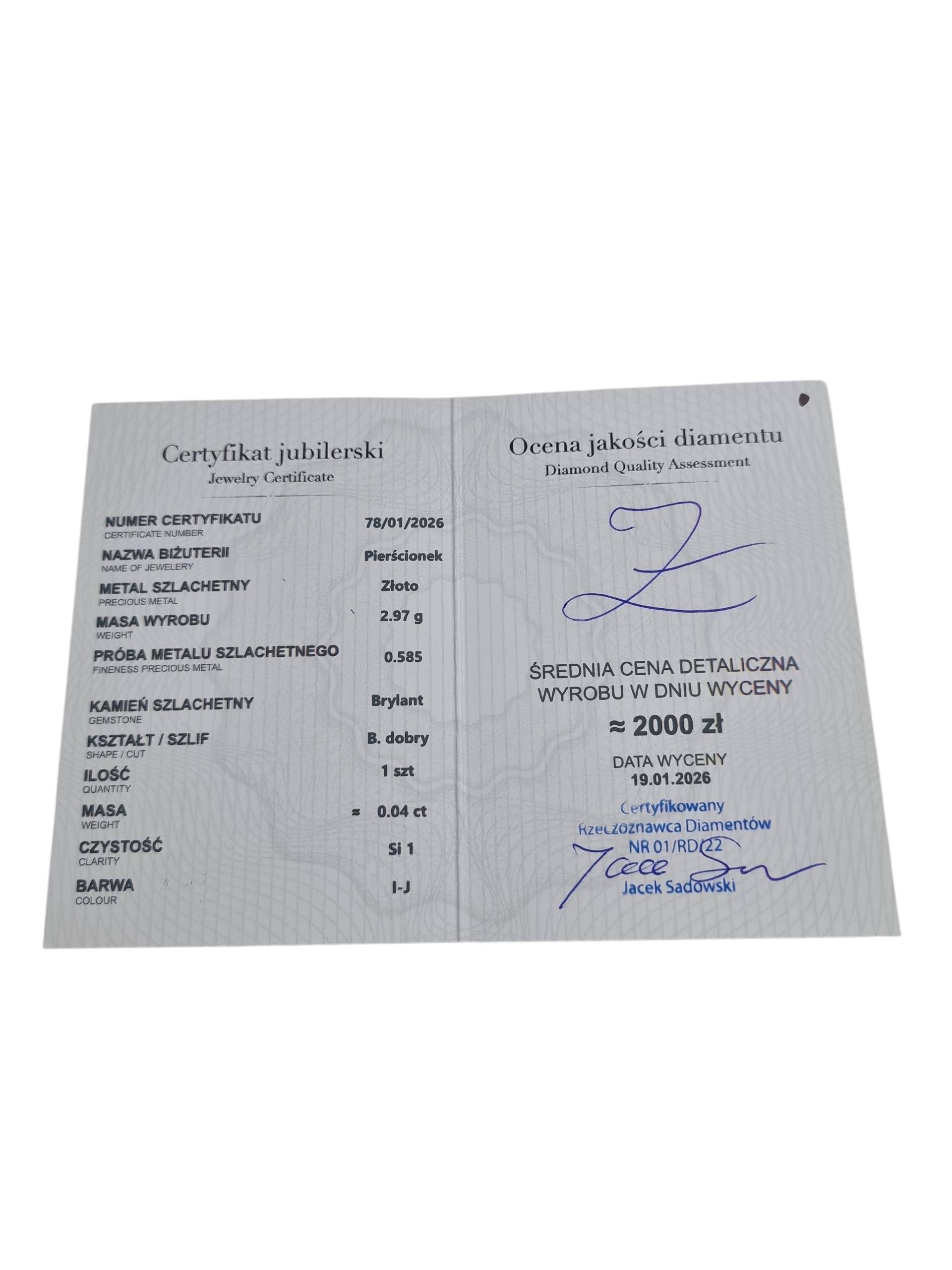 zloty-pierscionek-z-brylantem-cechy-207358-231606