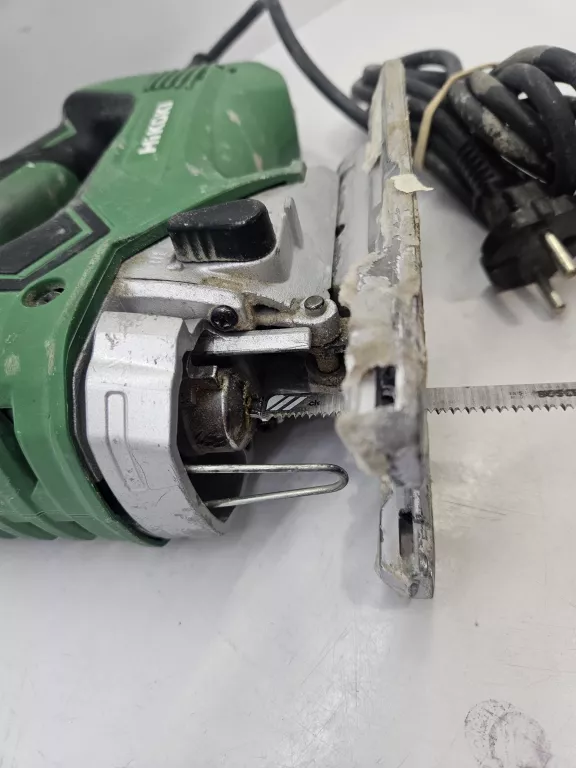 wyrzynarka-hikoki-cj-160v-mocowanie-brzeszczotu-205041-222245