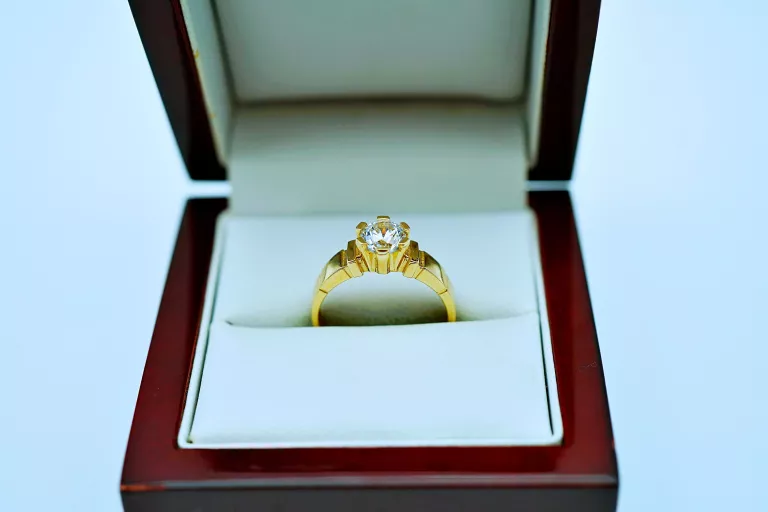 sliczny-zloty-pierscionek-z-cyrkonia-r15-p58514k-material-15835-536870912