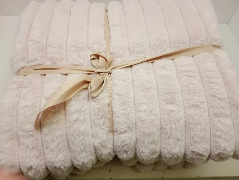 narzuta-sinsay-kremowa-160x-200-rodzaj-248156-862076