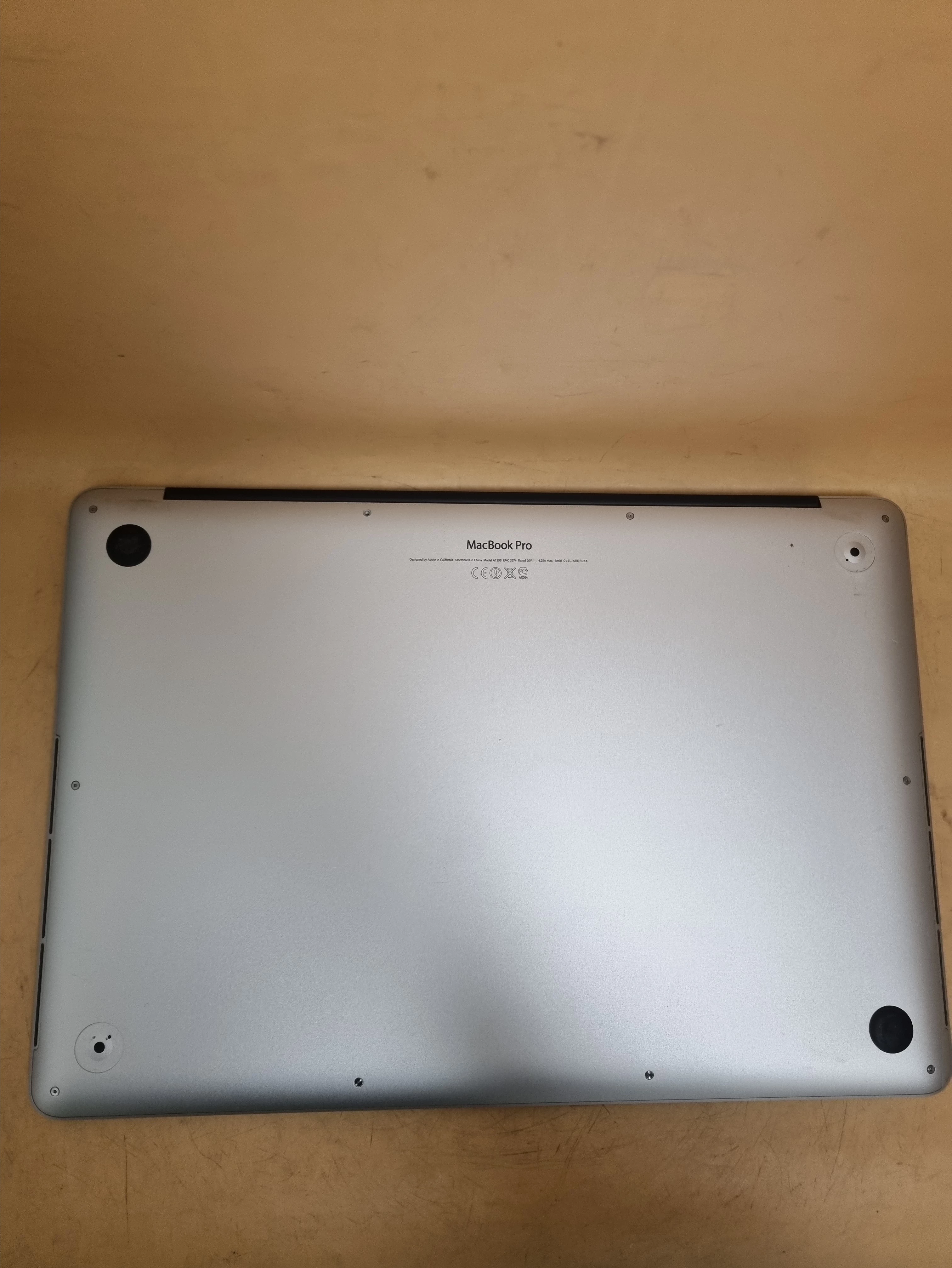 laptop-apple-macbook-pro-a1398-8256gb-ean-gtin-888462101103