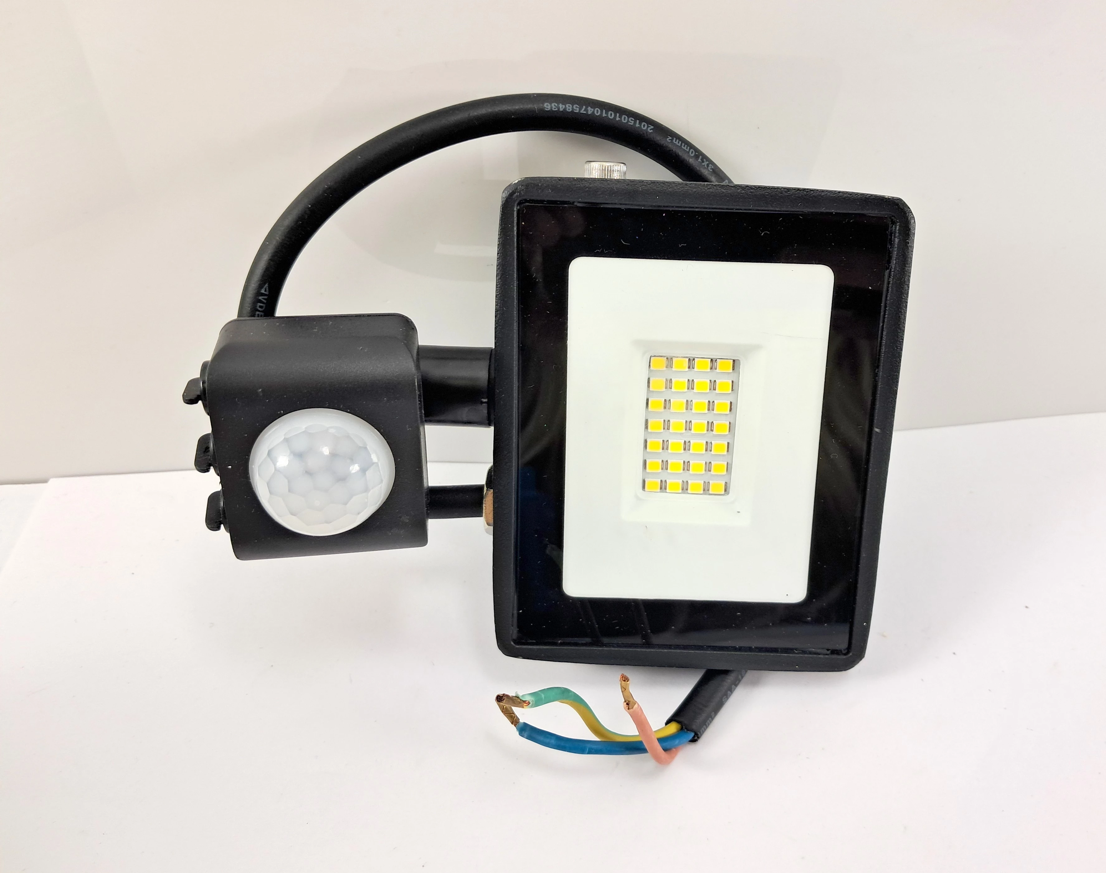 reflektor-smd-led-20w-1900lm-z-czujnikiem-ruchu-ean-gtin-5906083083709