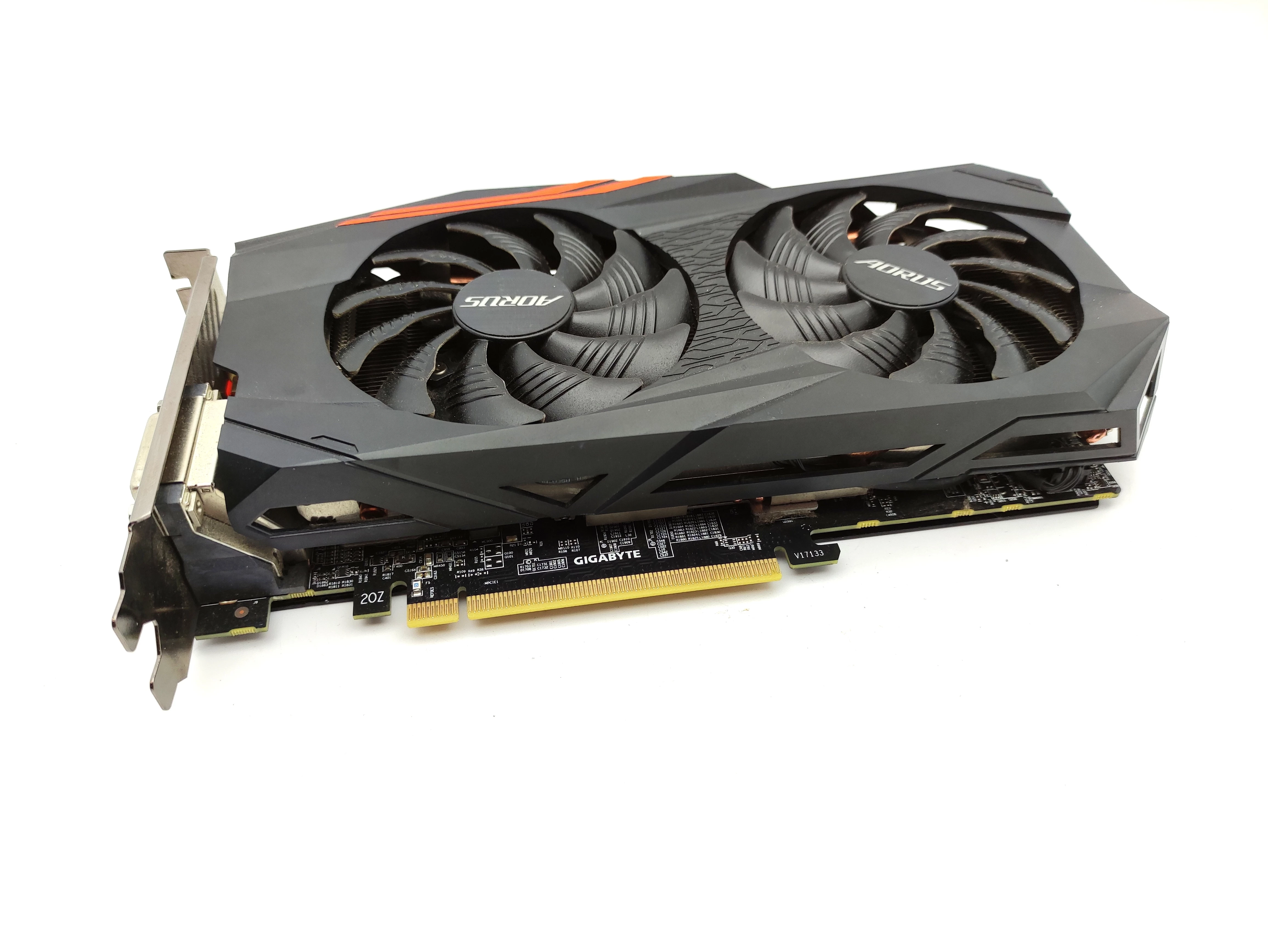 karta-graficzna-gigabyte-radeon-rx-570-aorus-4gb-gddr5-dabrowskiego-30-naklo