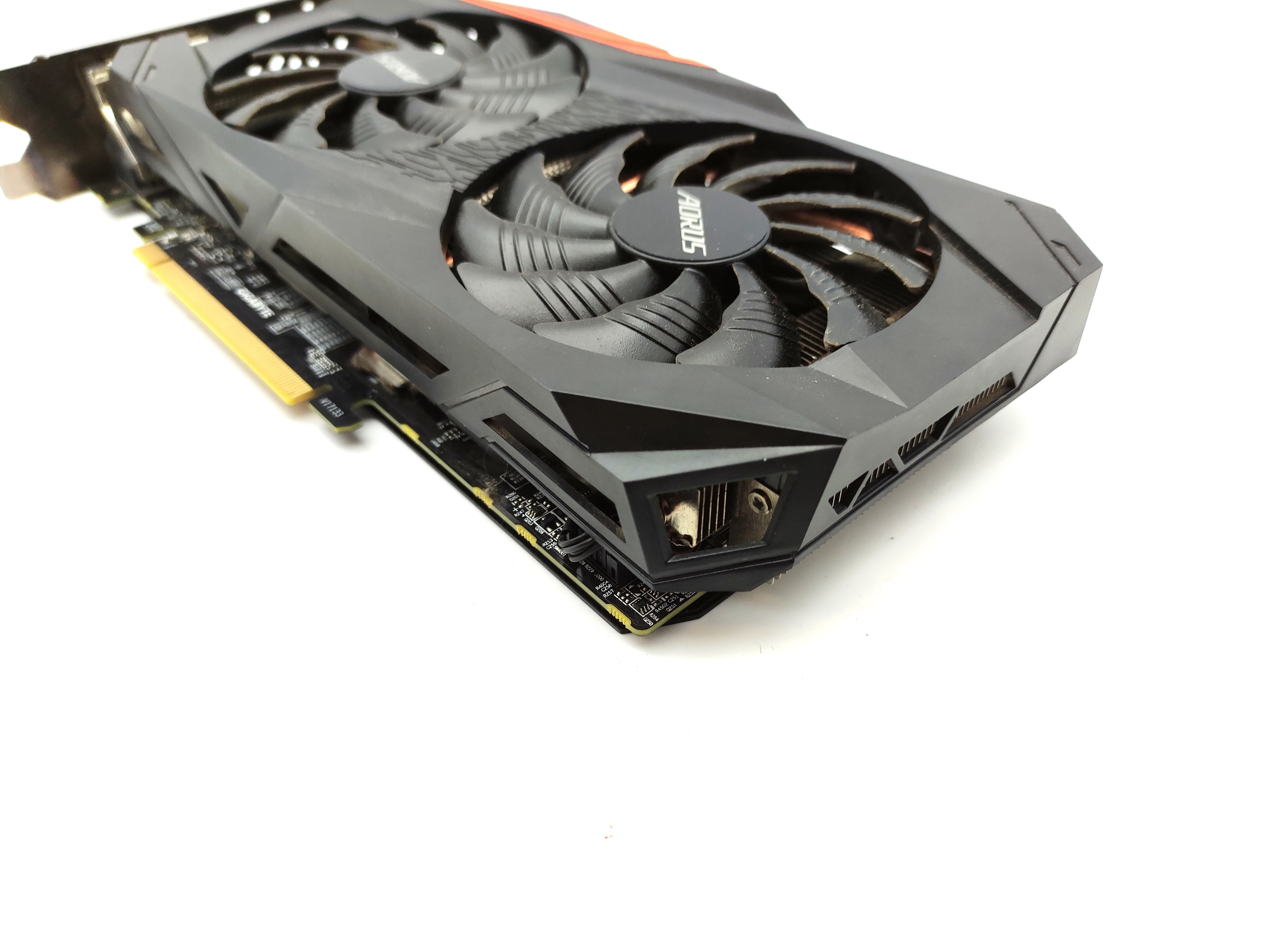 karta-graficzna-gigabyte-radeon-rx-570-aorus-4gb-gddr5-stan-11323-2