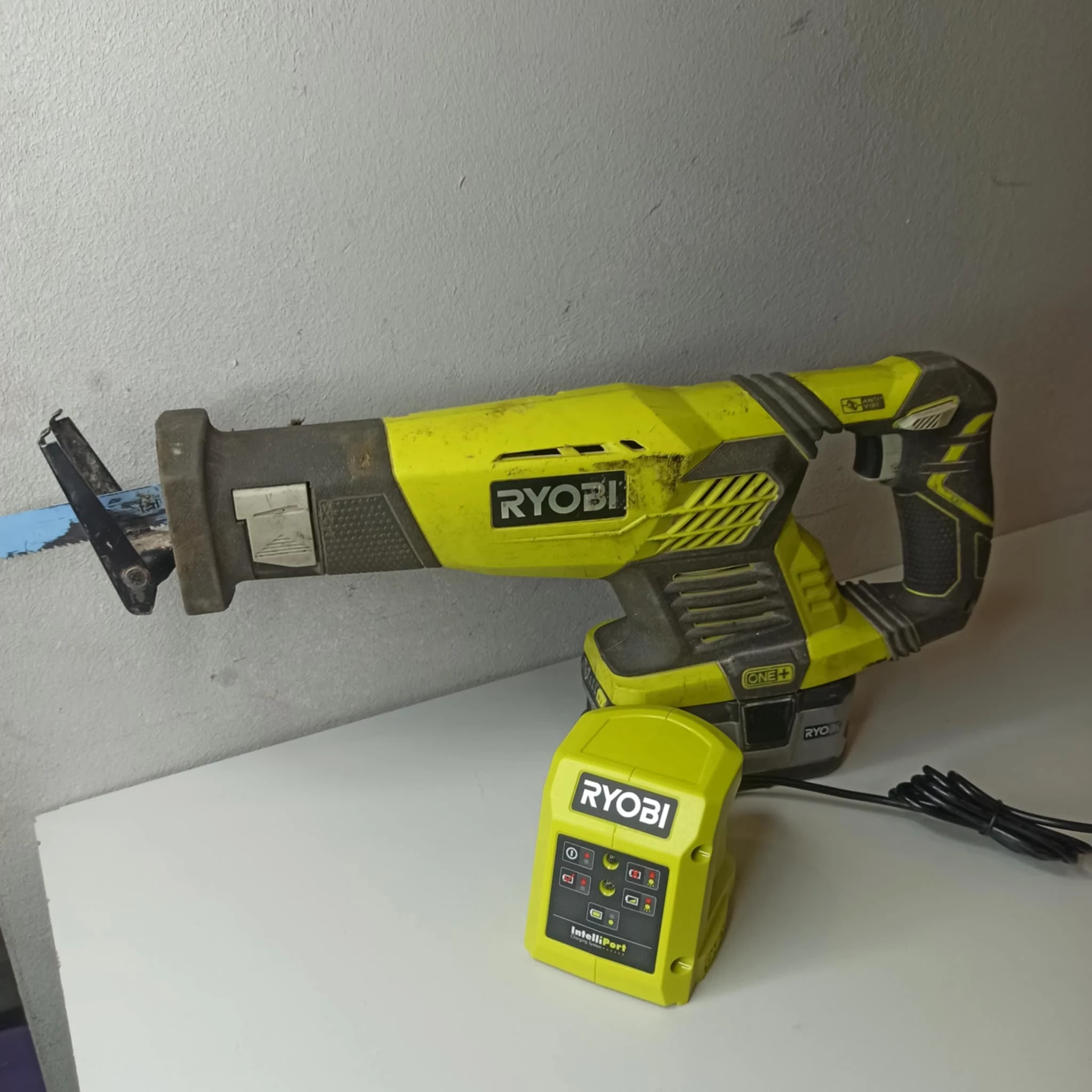 ryobi-akumulatorowa-pilarka-pila-szablasta-18v-rrs1801m-katowicka-9-myslowice