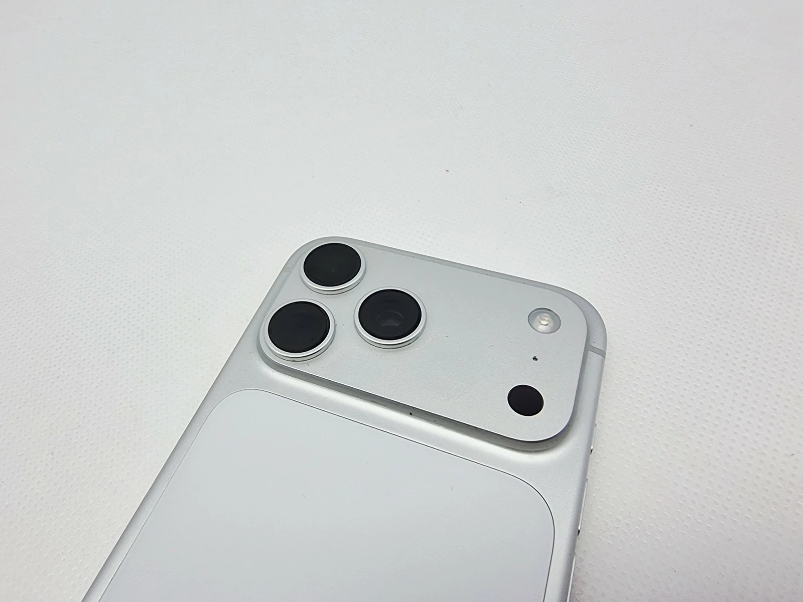 apple-iphone-17-pro-max-256gb-silver-100-kod-producenta-mfym4hxa