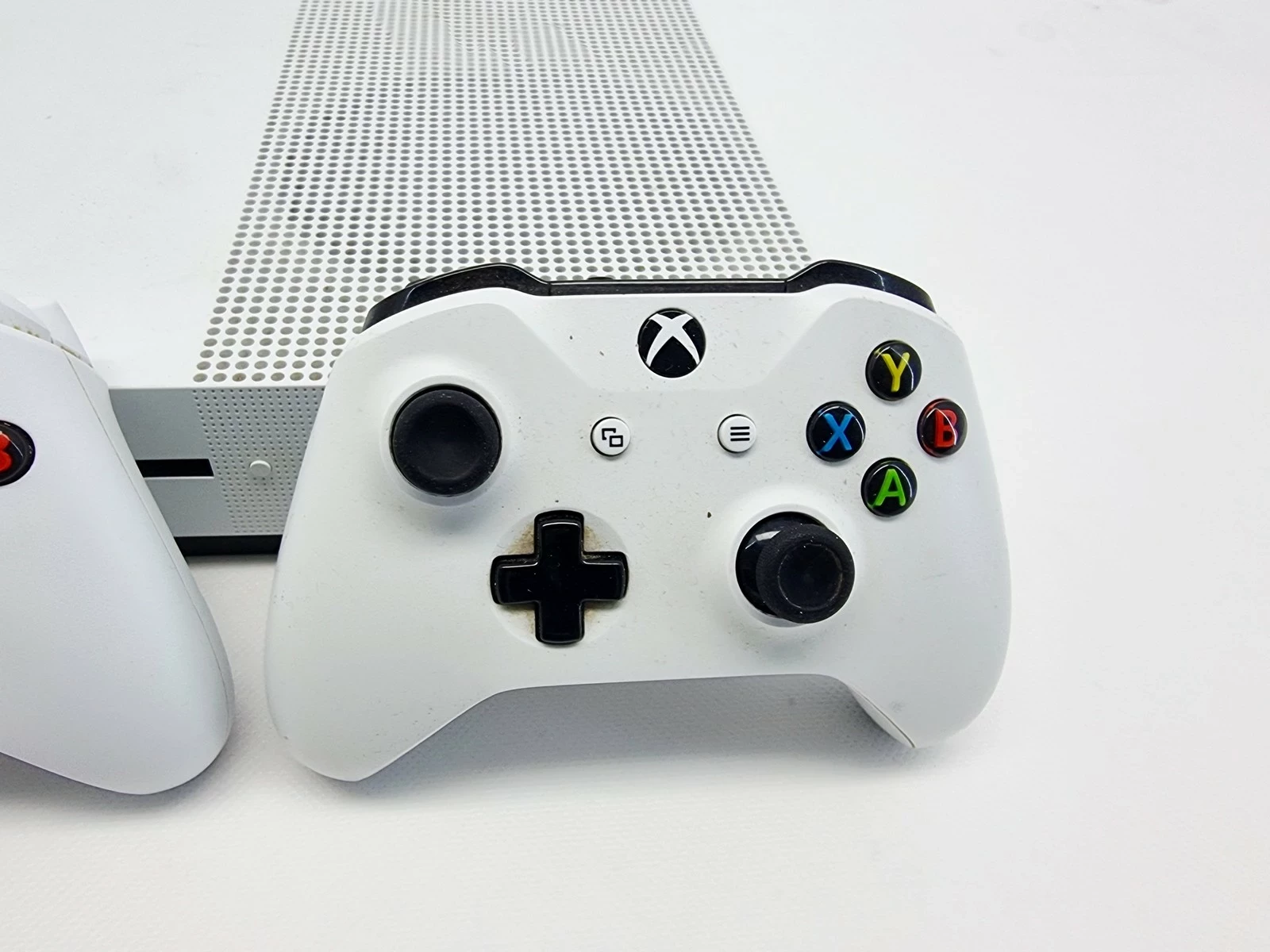 konsola-xbox-one-s-1tb-dwa-pady-stan-11323-2